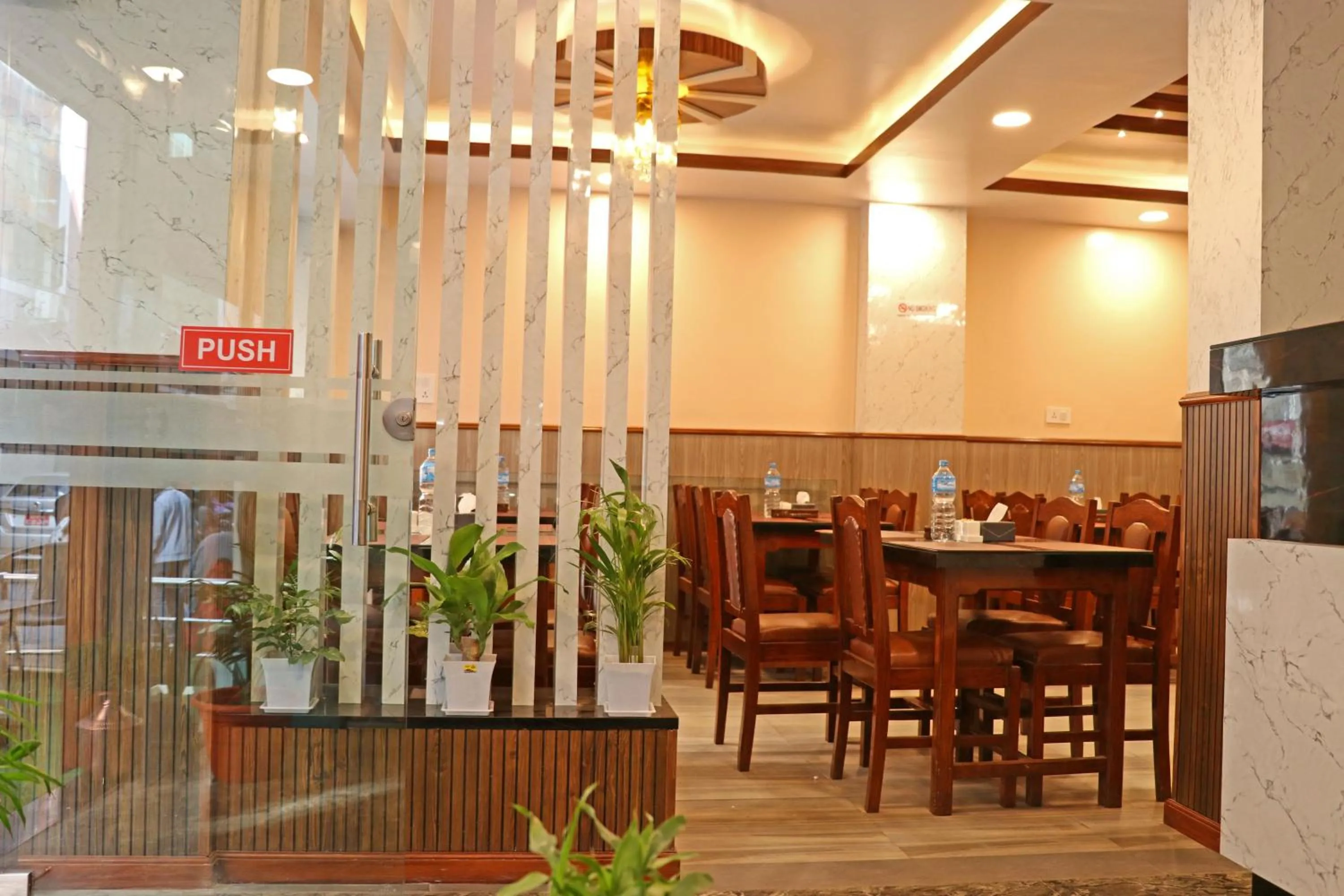 Restaurant/places to eat in Hotel Resunga Arjun