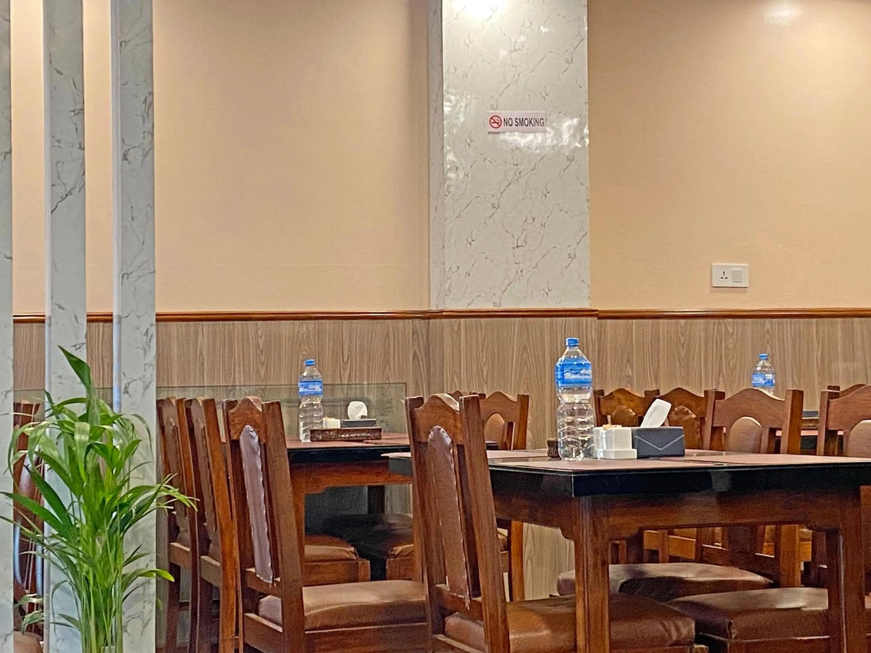 Restaurant/places to eat in Hotel Resunga Arjun