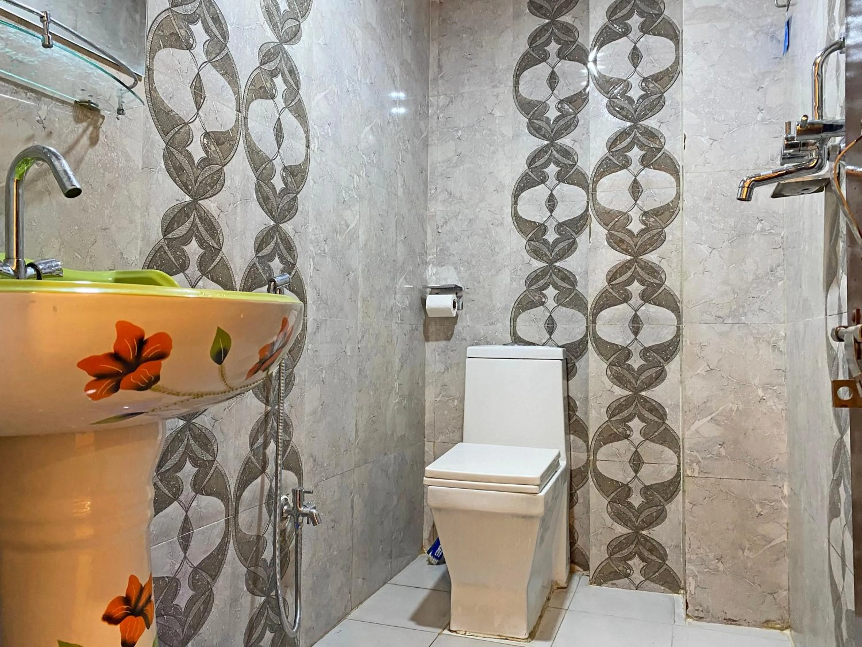 Shower in Hotel Resunga Arjun