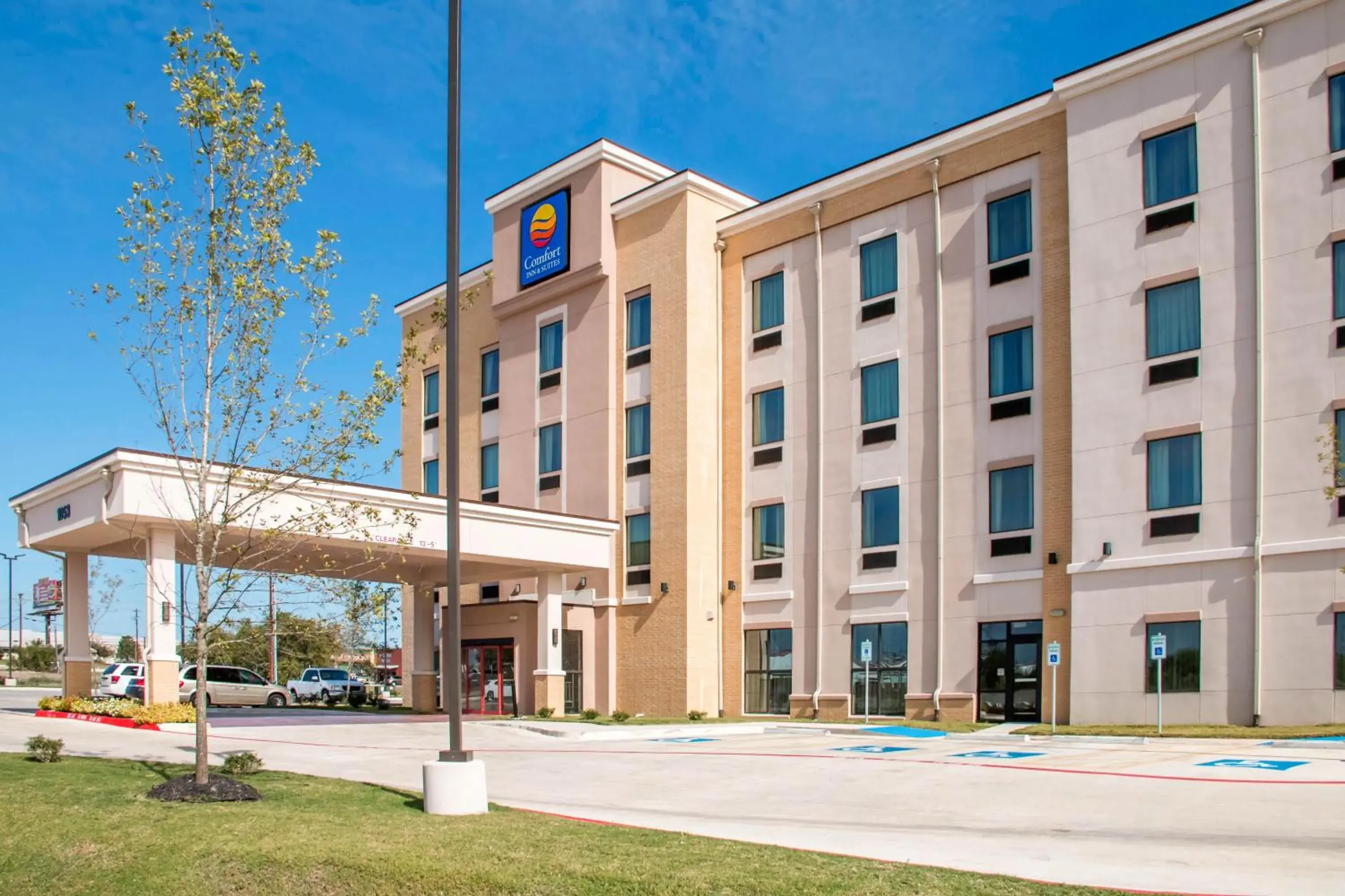 Facade/entrance in Comfort Inn & Suites San Marcos near Outlet Mall Facade/entrance in Comfort Inn & Suites San Marcos near Outlet Mall