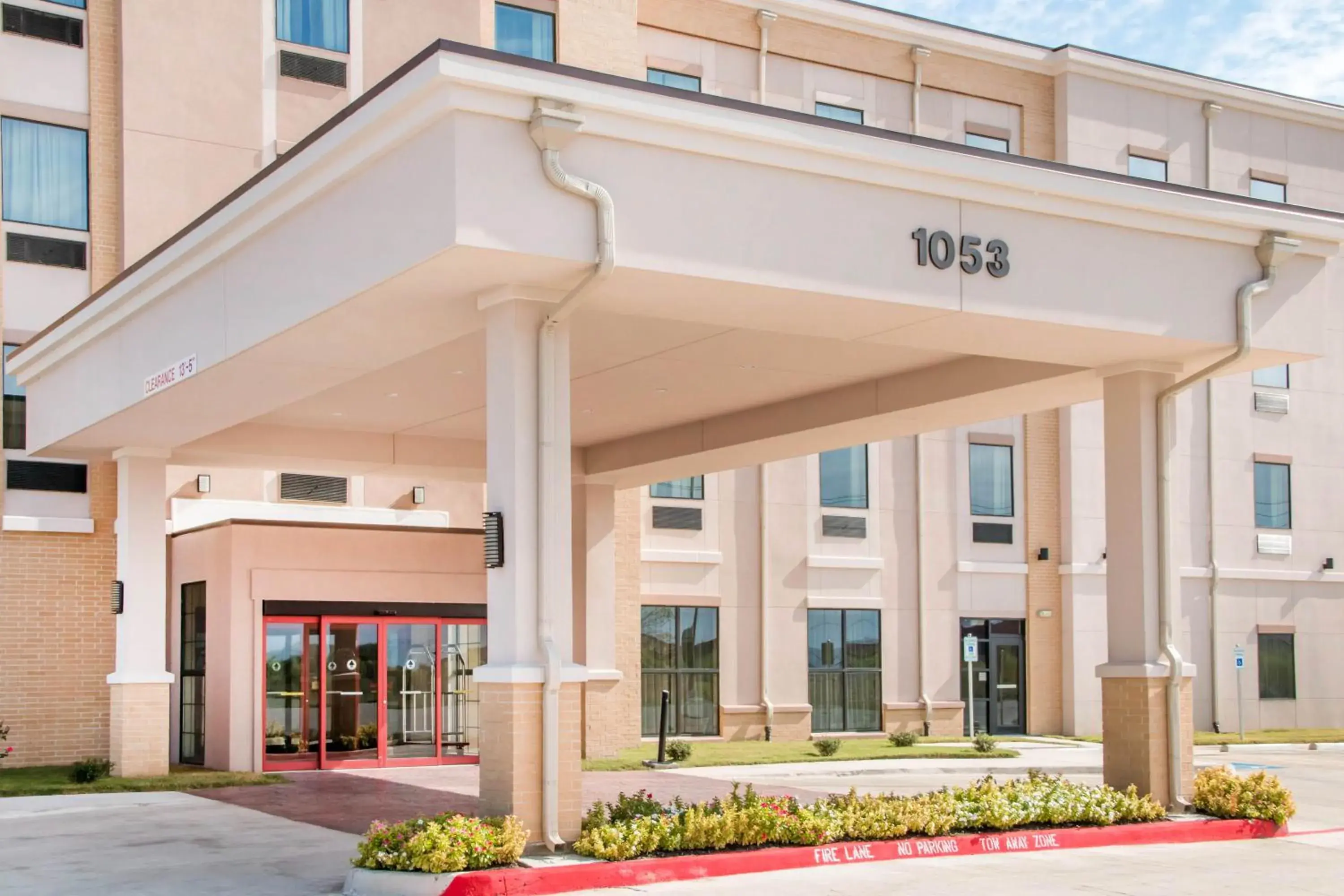 Facade/entrance in Comfort Inn & Suites San Marcos near Outlet Mall Facade/entrance in Comfort Inn & Suites San Marcos near Outlet Mall