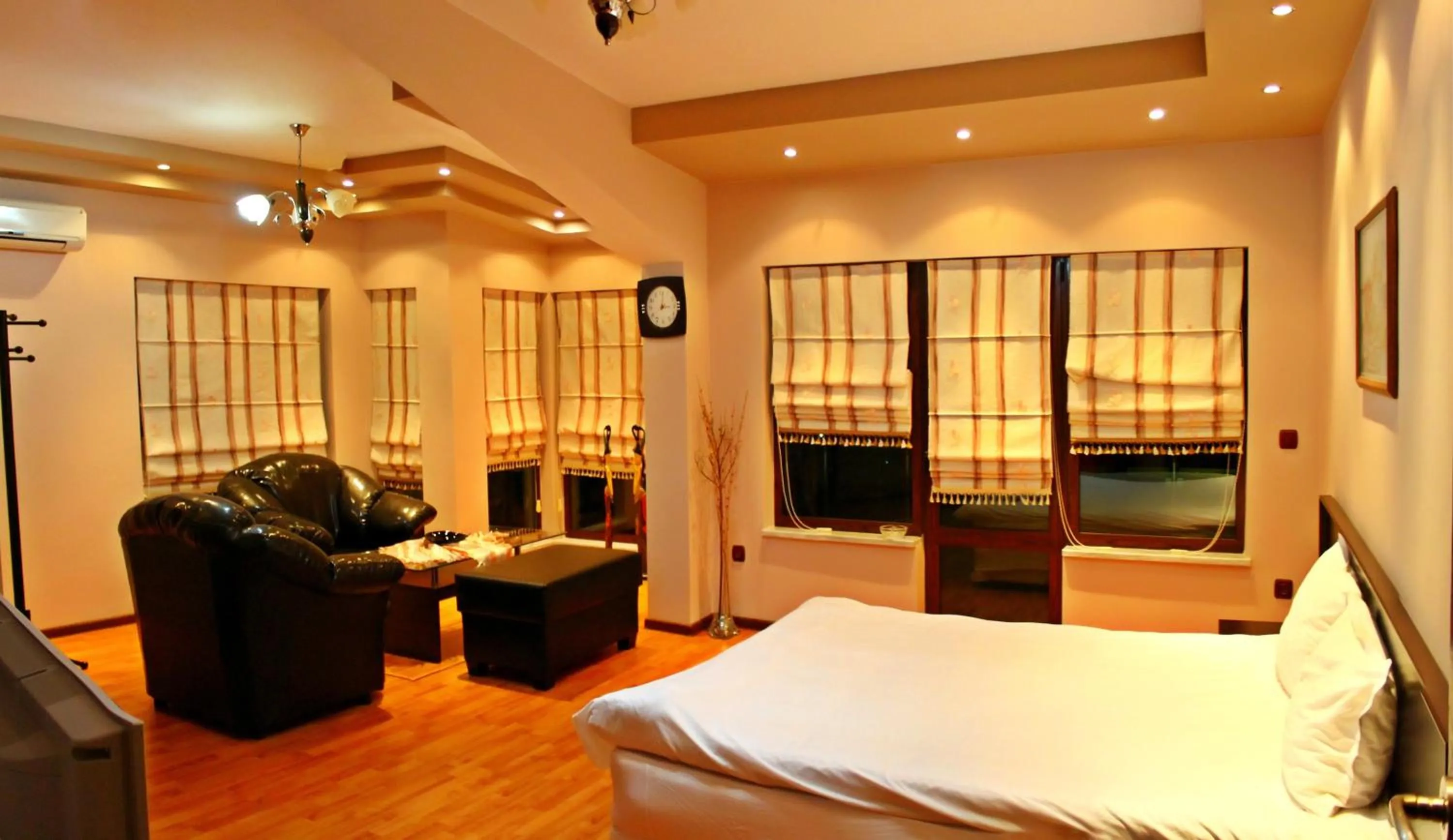 Photo of the whole room, Bed in Hotel Berito