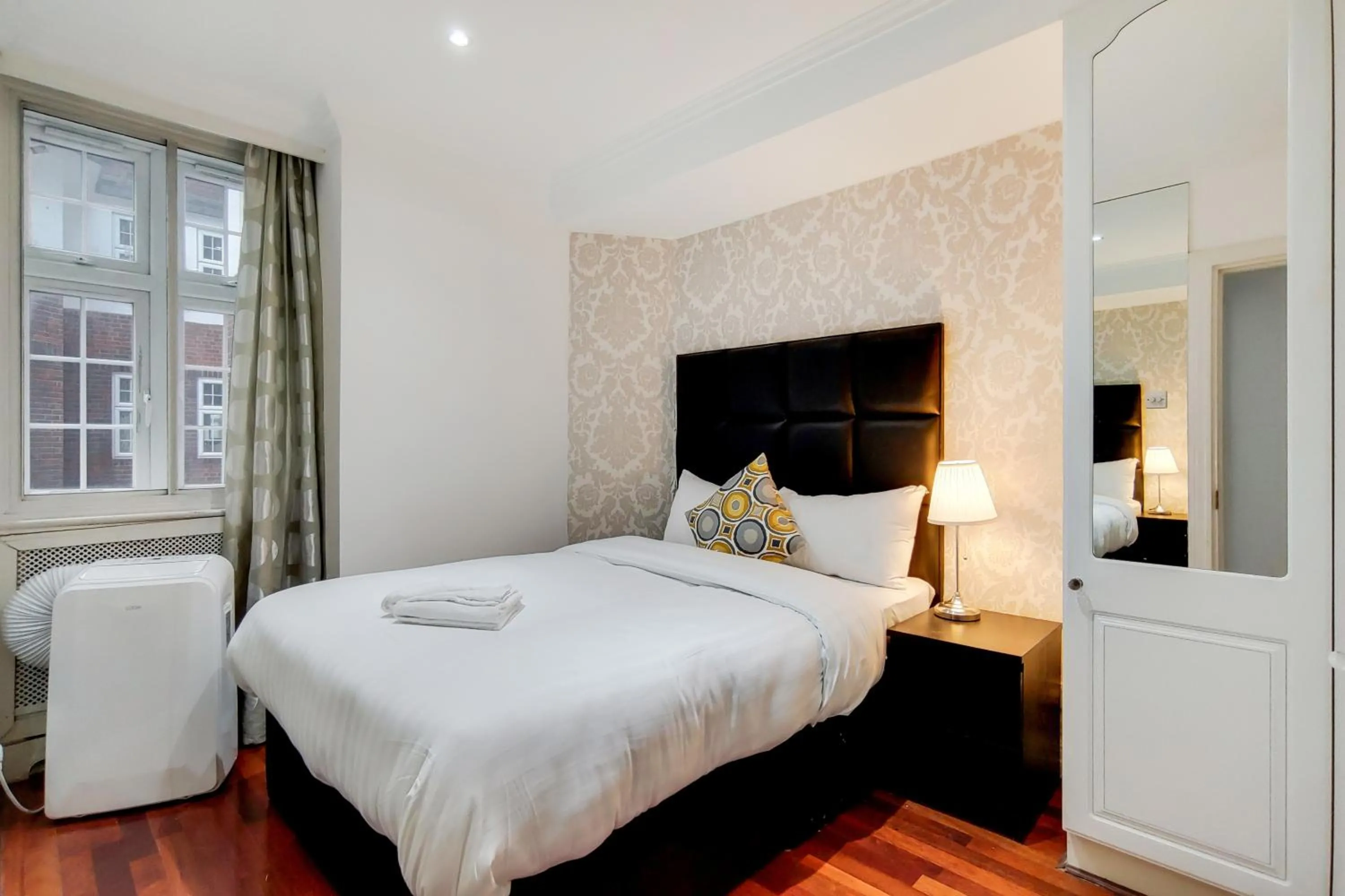 Photo of the whole room, Bed in The Princes Residences