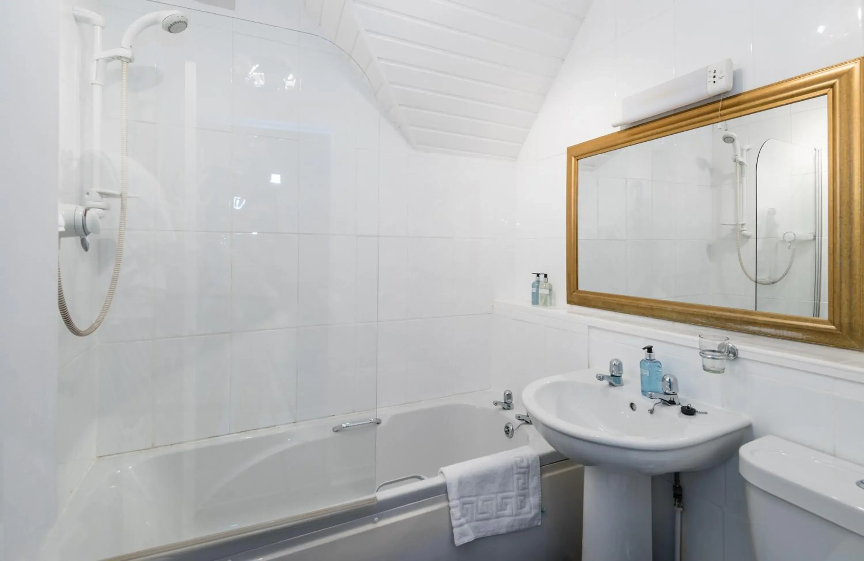 Double Room - single occupancy in Derrybeg Bed and Breakfast Double Room - single occupancy in Derrybeg Bed and Breakfast