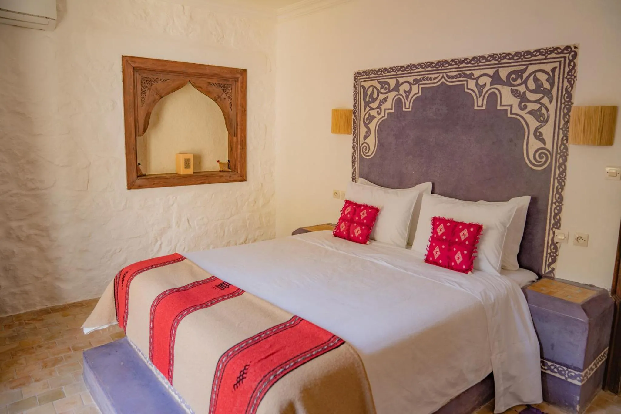 Decorative detail, Bed in Dar El Mandar - Ferme & Table d'Hôte Berbère