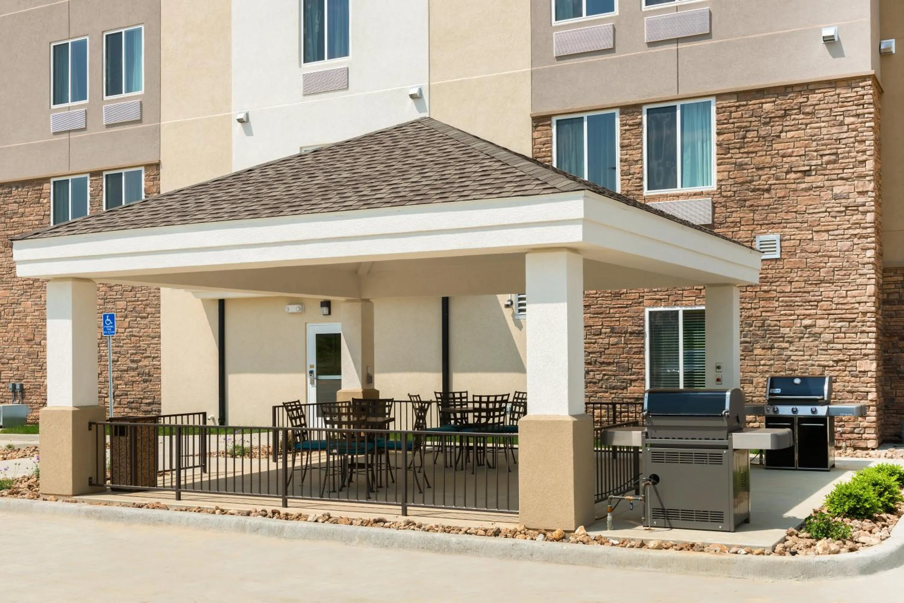 Property building in Candlewood Suites Columbia Hwy 63 & I-70 by IHG