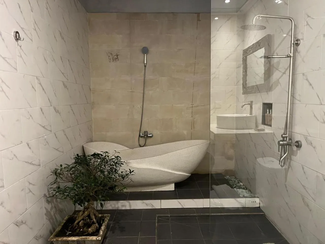 Bathroom in Kelingking Paradise Suites Villa