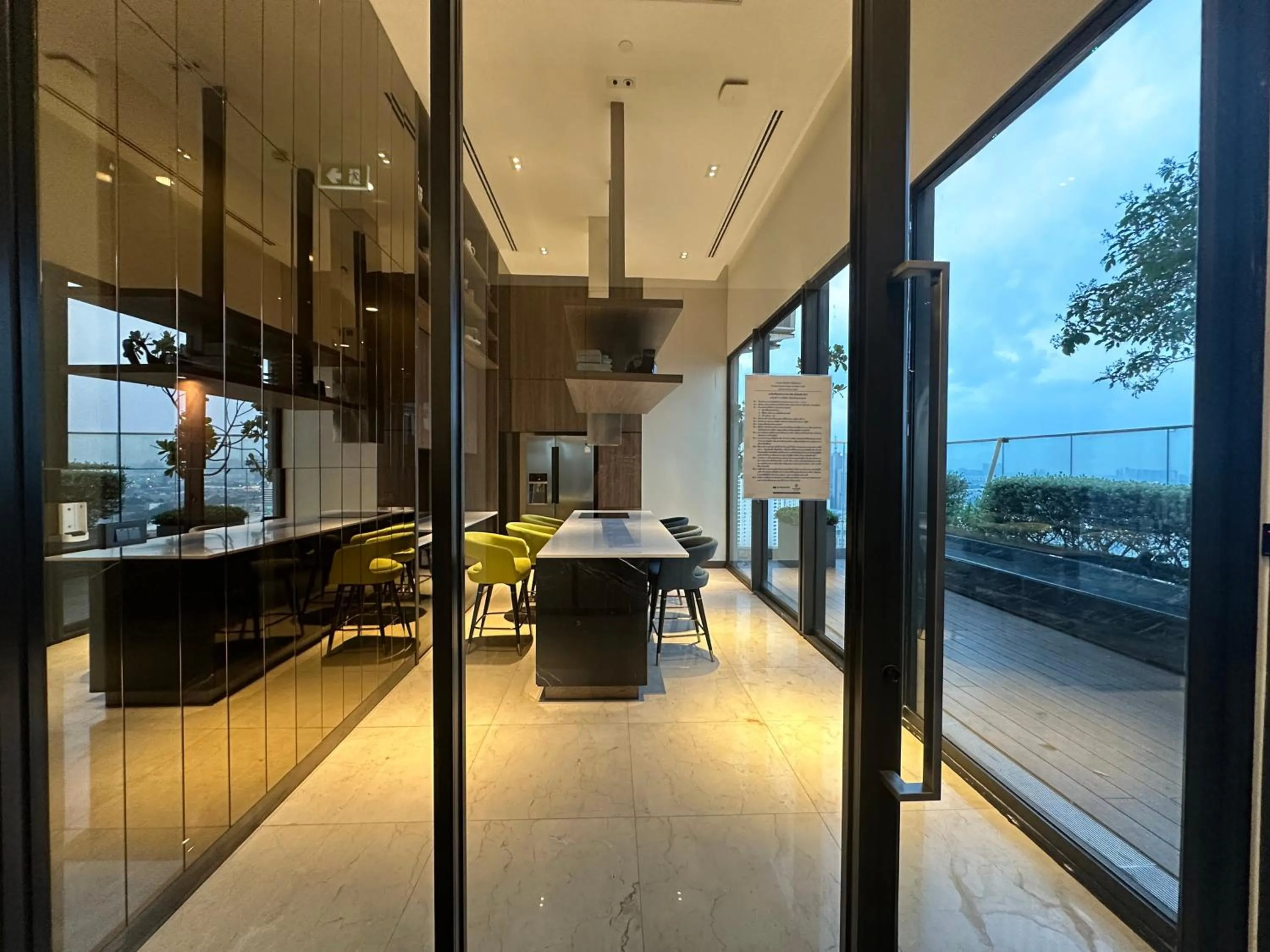 Property building in Siamese Exclusive Queens