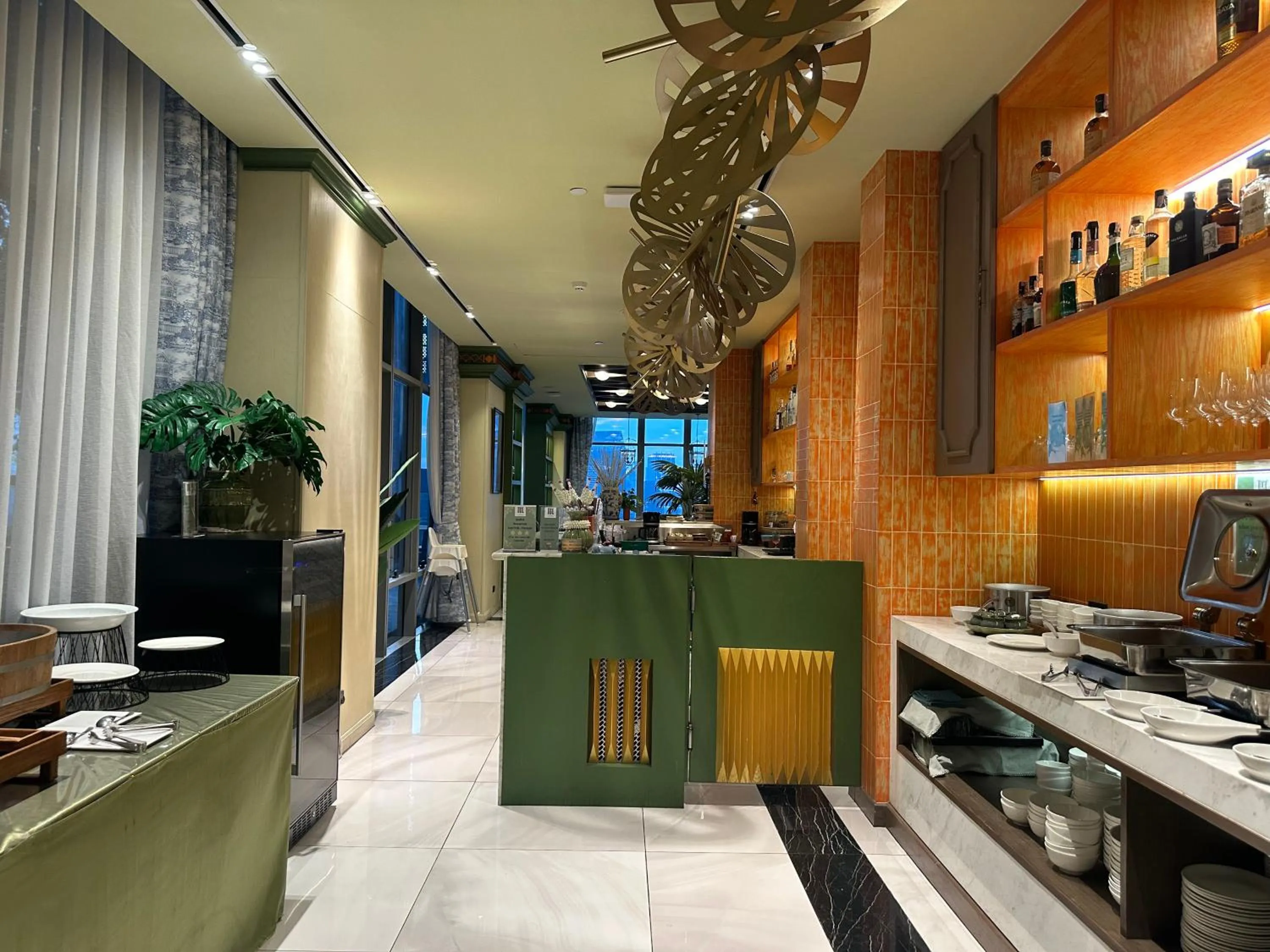 Restaurant/places to eat in Siamese Exclusive Queens