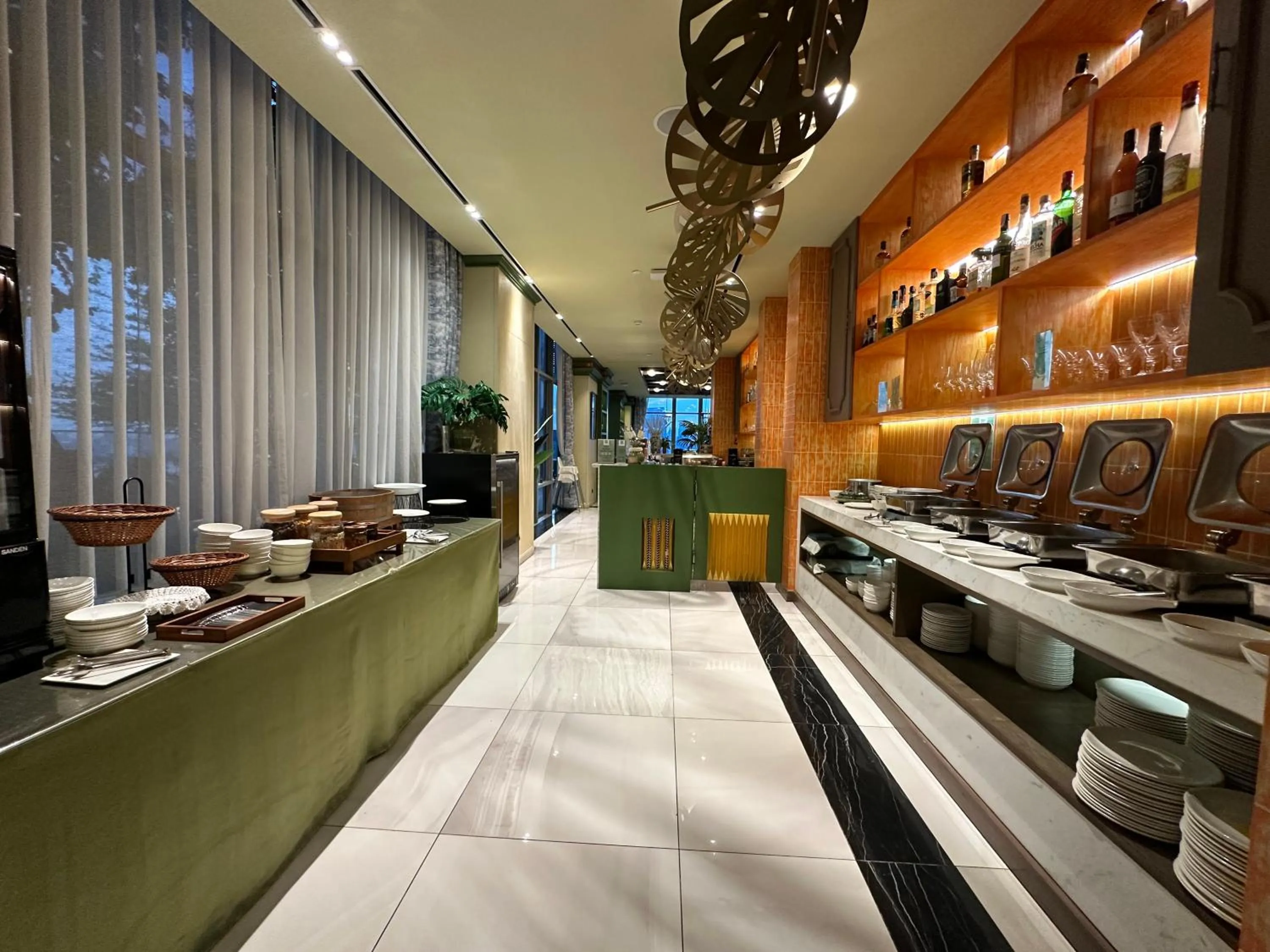 Restaurant/places to eat in Siamese Exclusive Queens