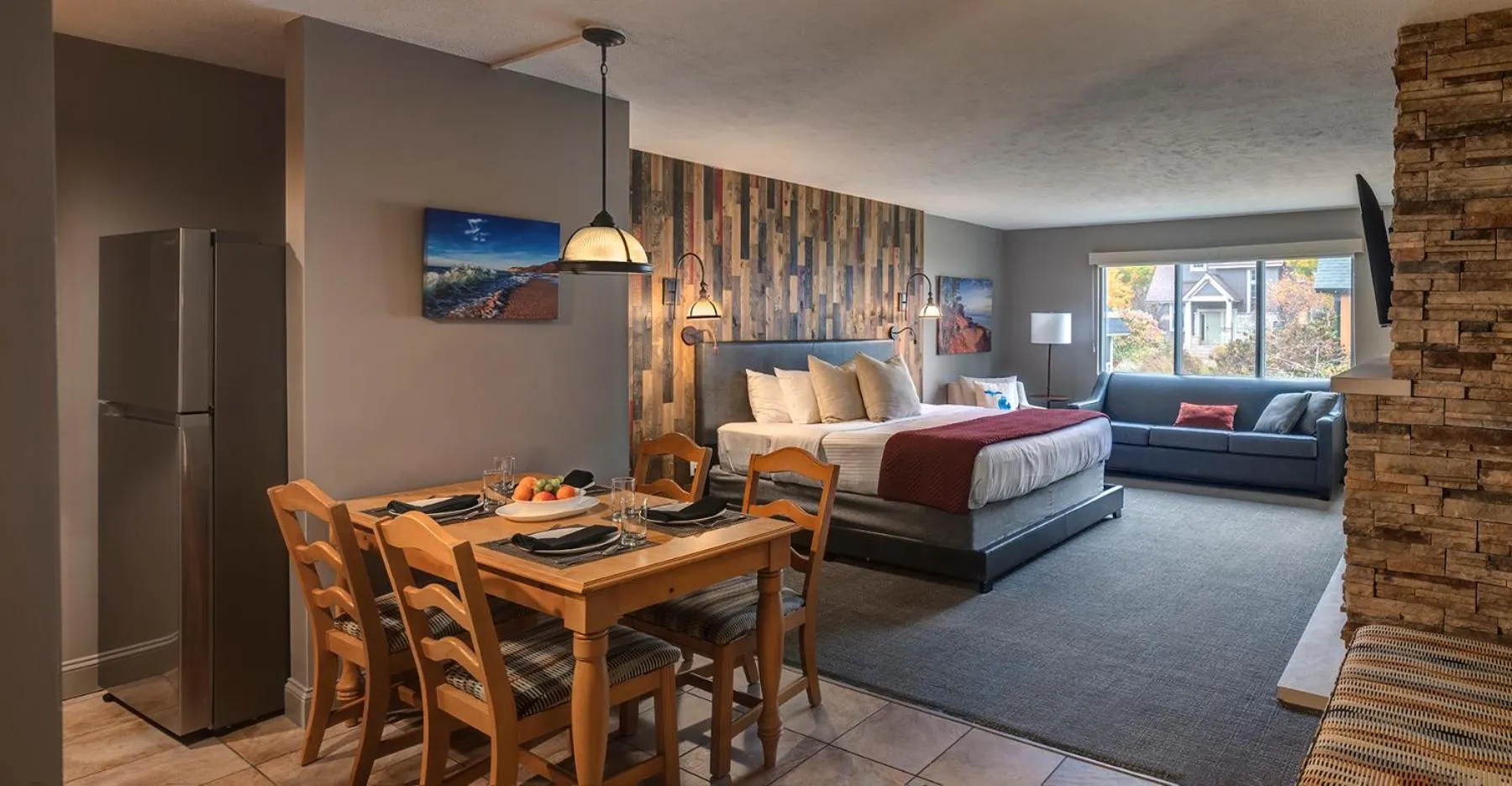 Seating area, Bed in Crystal Mountain