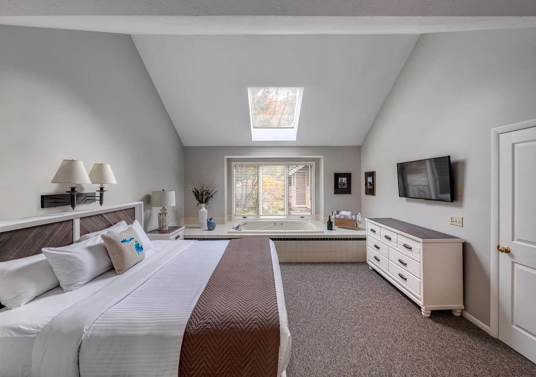 Bedroom, Bed in Crystal Mountain