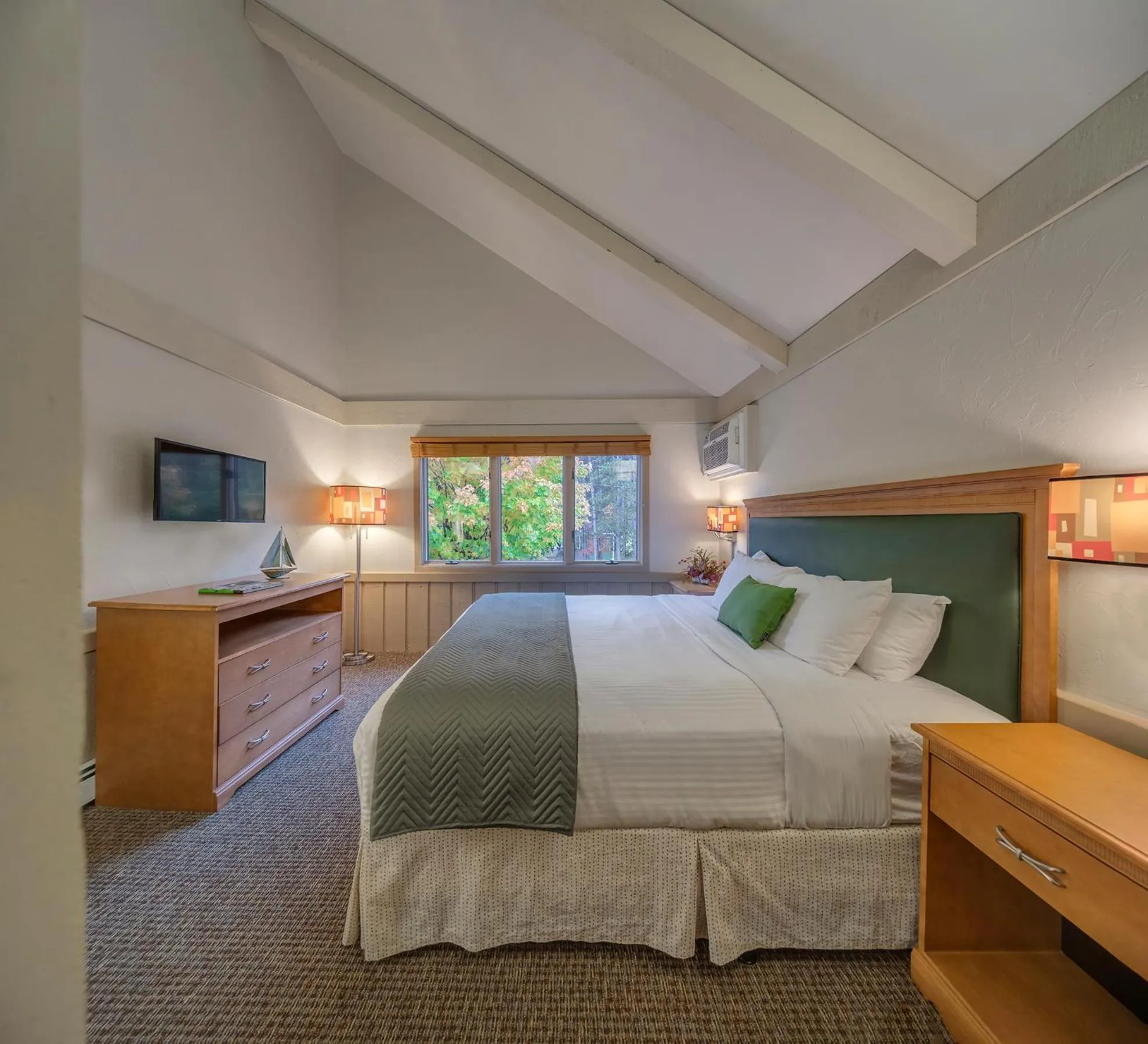 Bedroom, Bed in Crystal Mountain