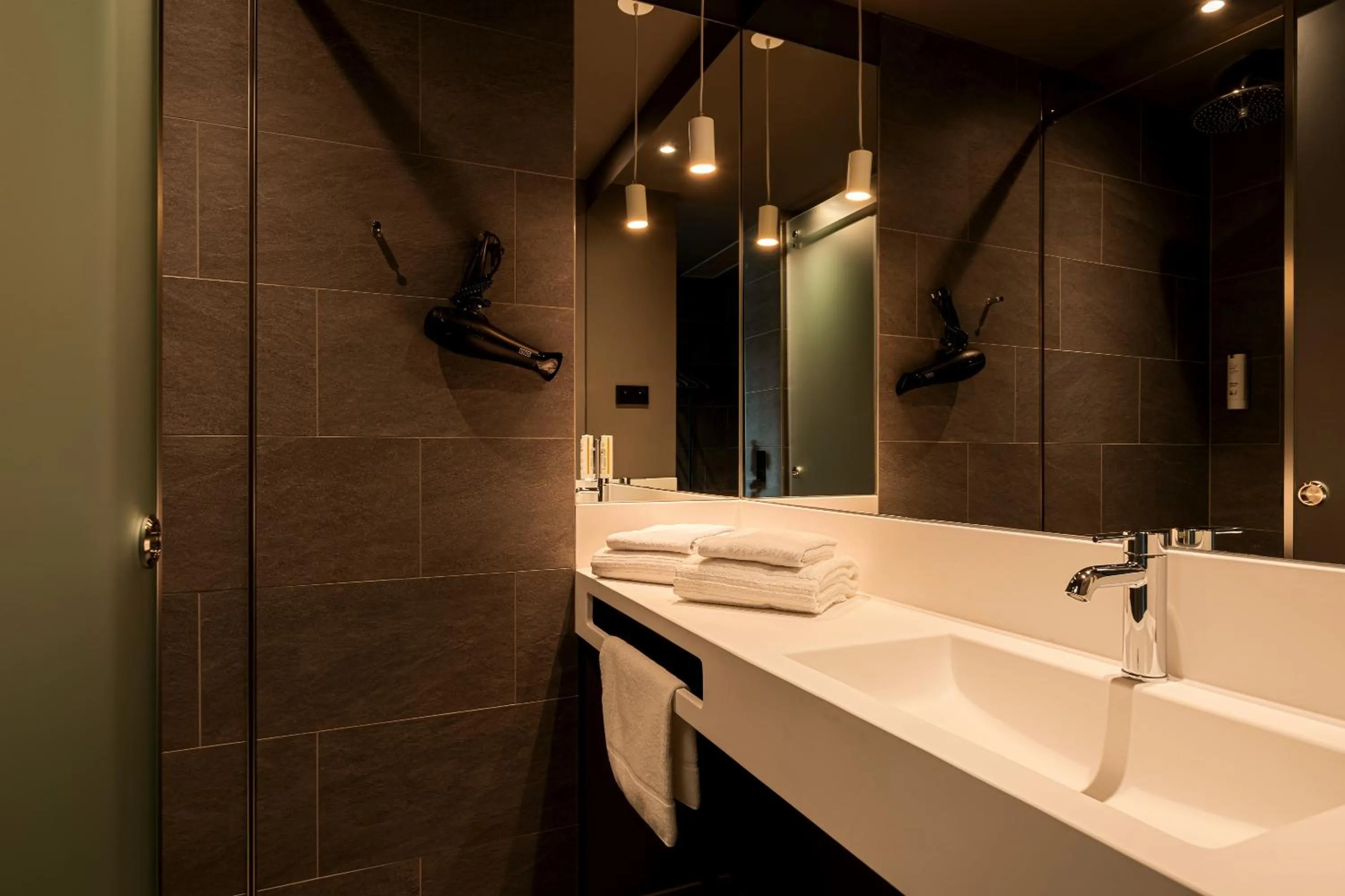 Bathroom in Zleep Hotel Frankfurt Airport Kelsterbach