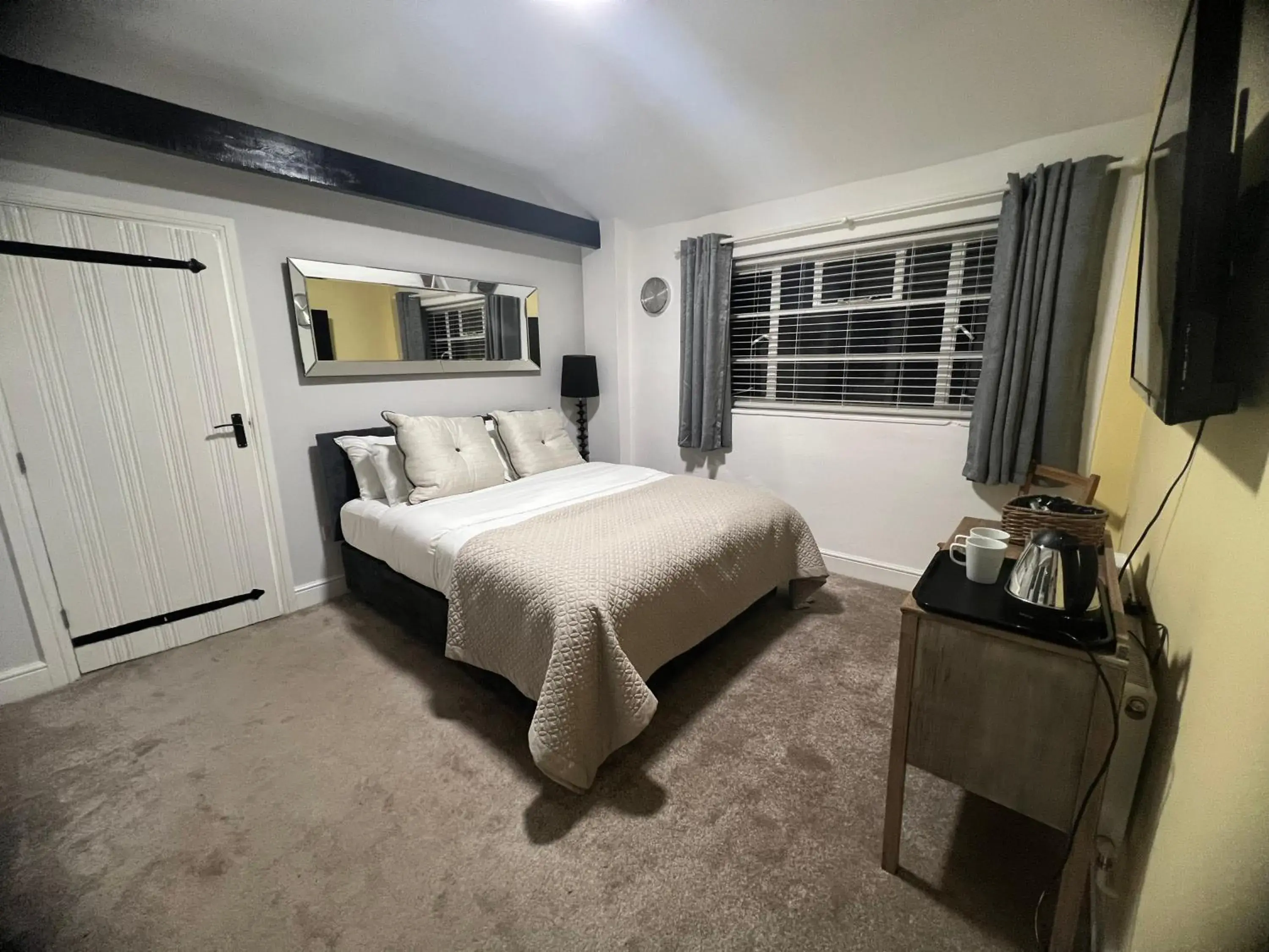 Double Room with Private Bathroom in Hilston Park Double Room with Private Bathroom in Hilston Park