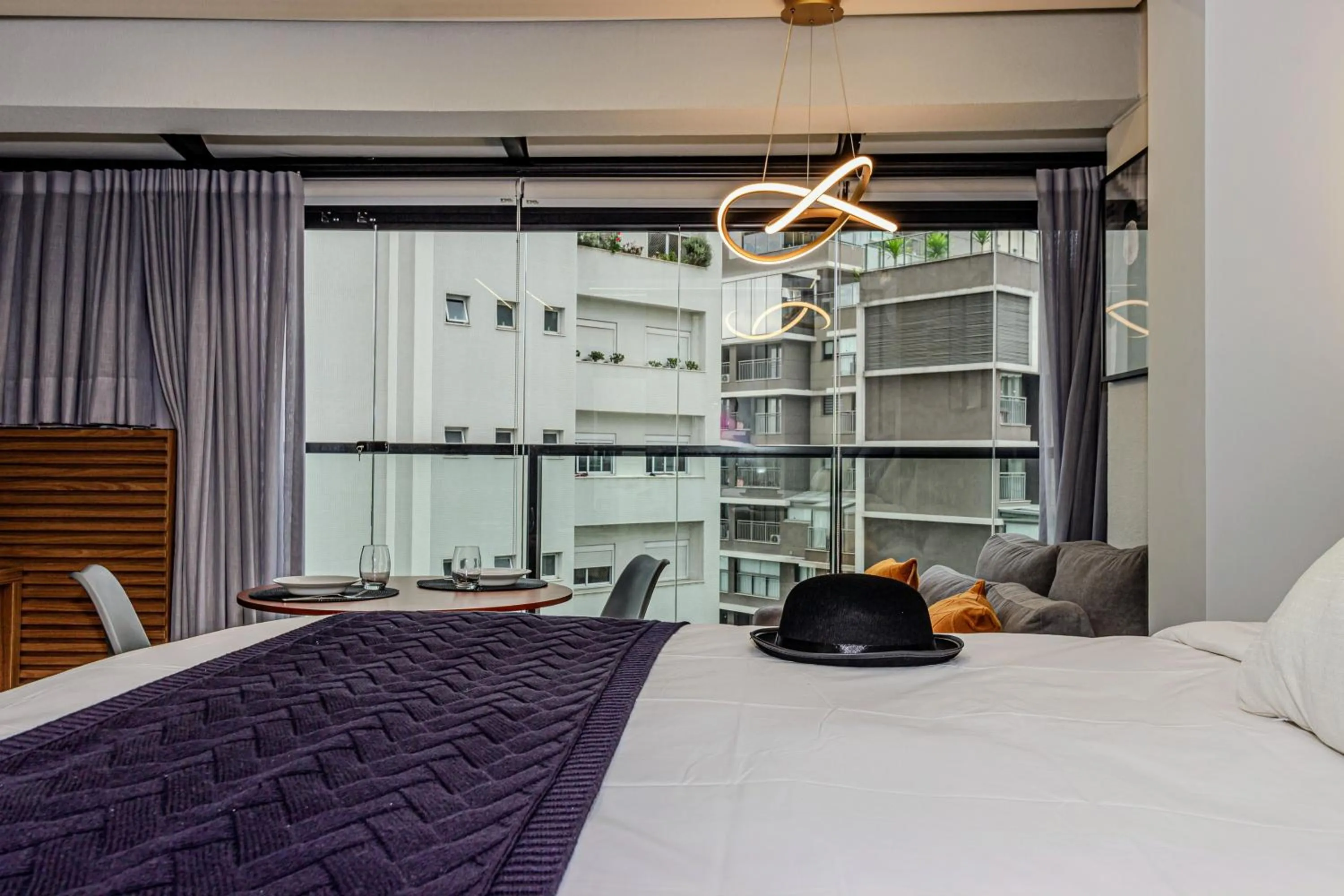 Bed in Charlie Window Moema