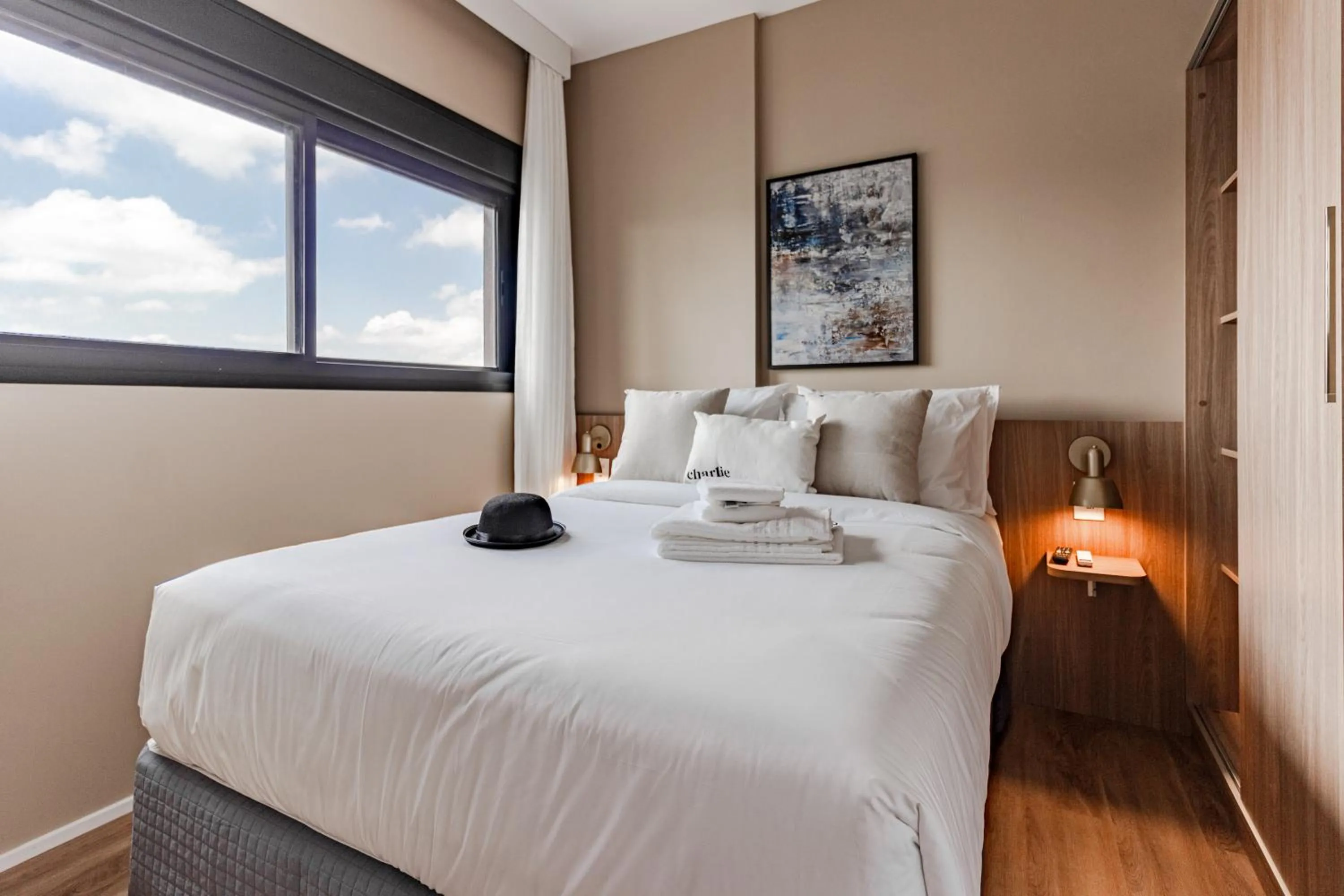 Bed in Charlie Window Moema