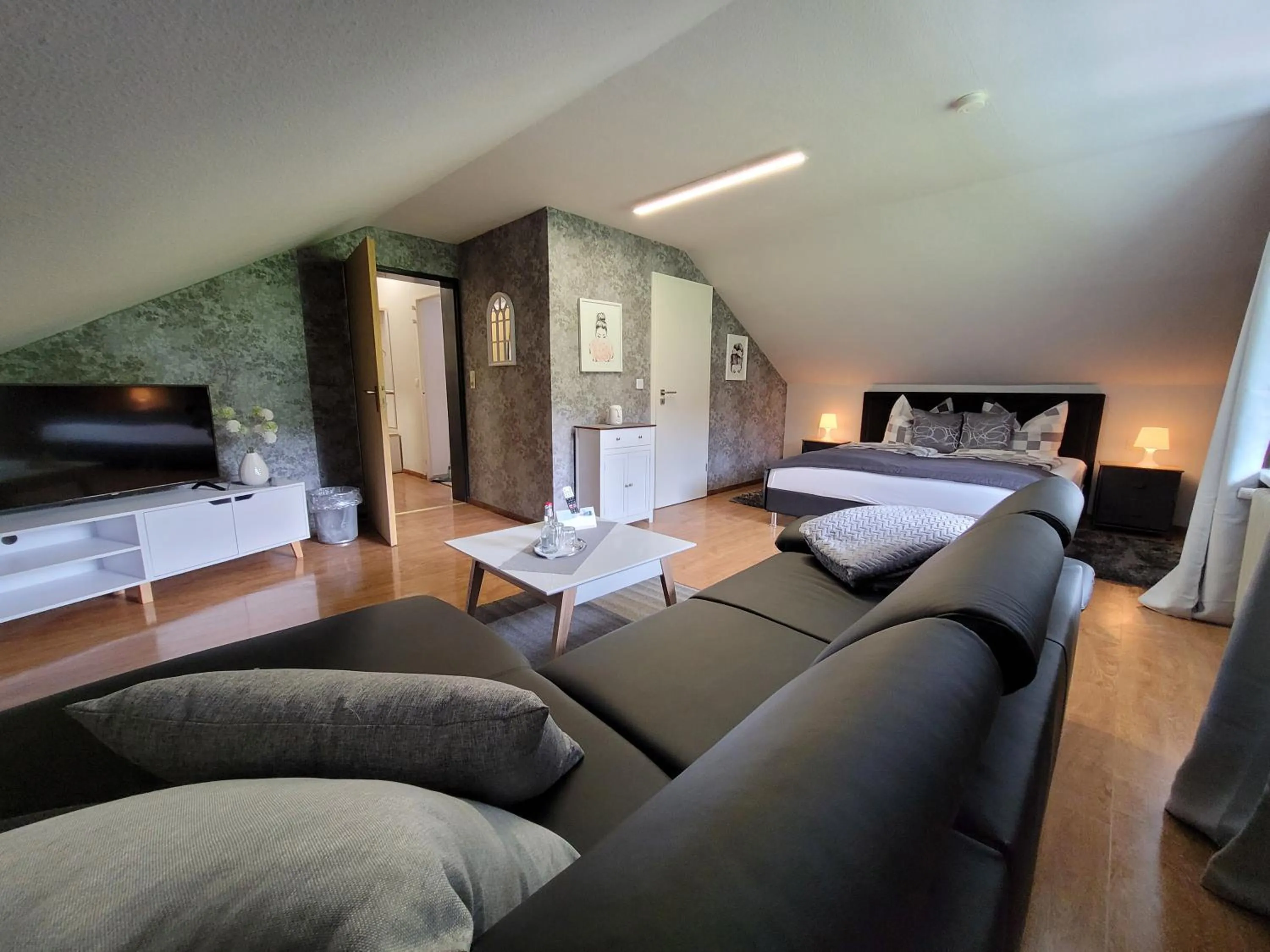 Photo of the whole room, Bed in Hennetaler Hof