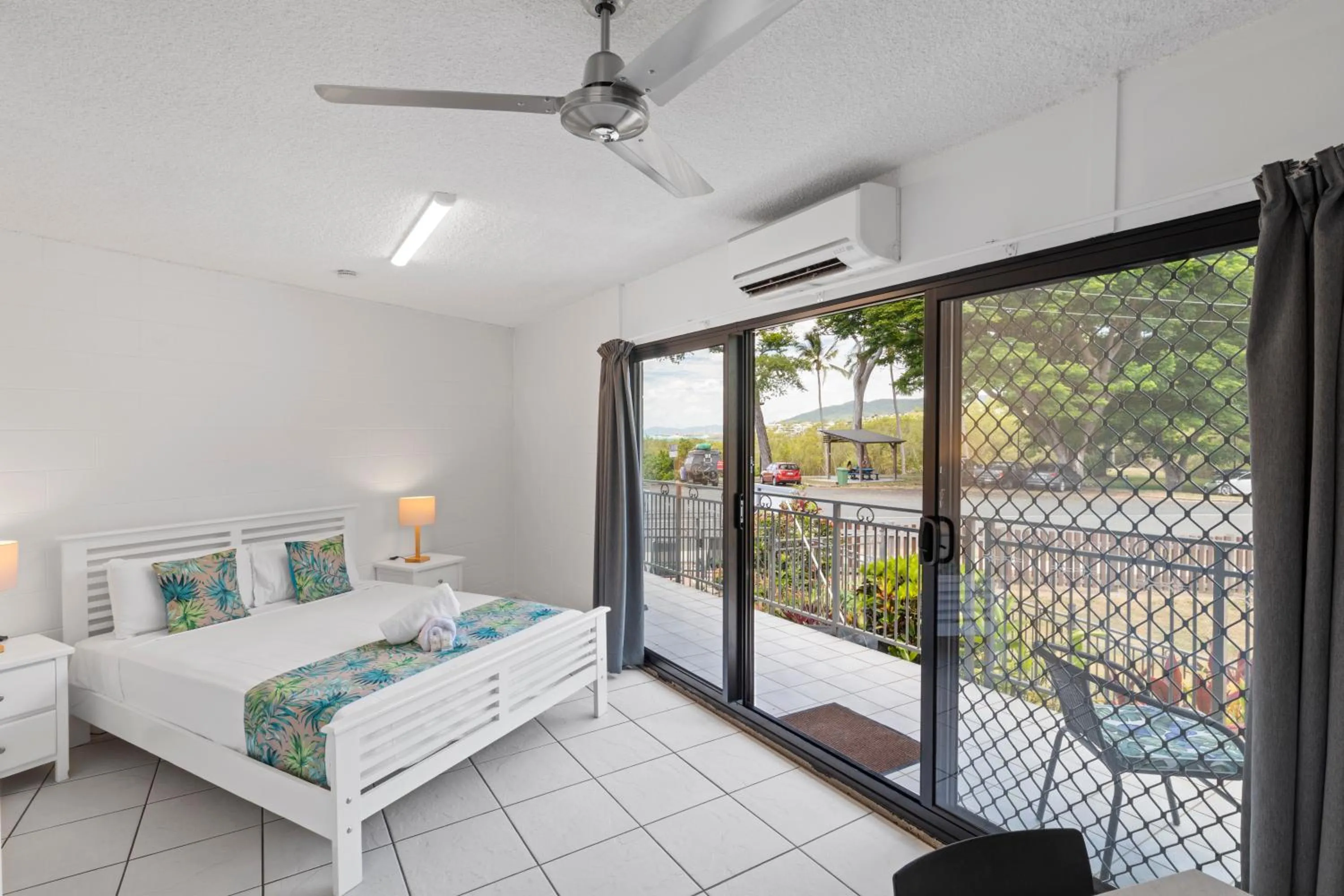 Bedroom, Bed in Whitsunday Waterfront Apartments