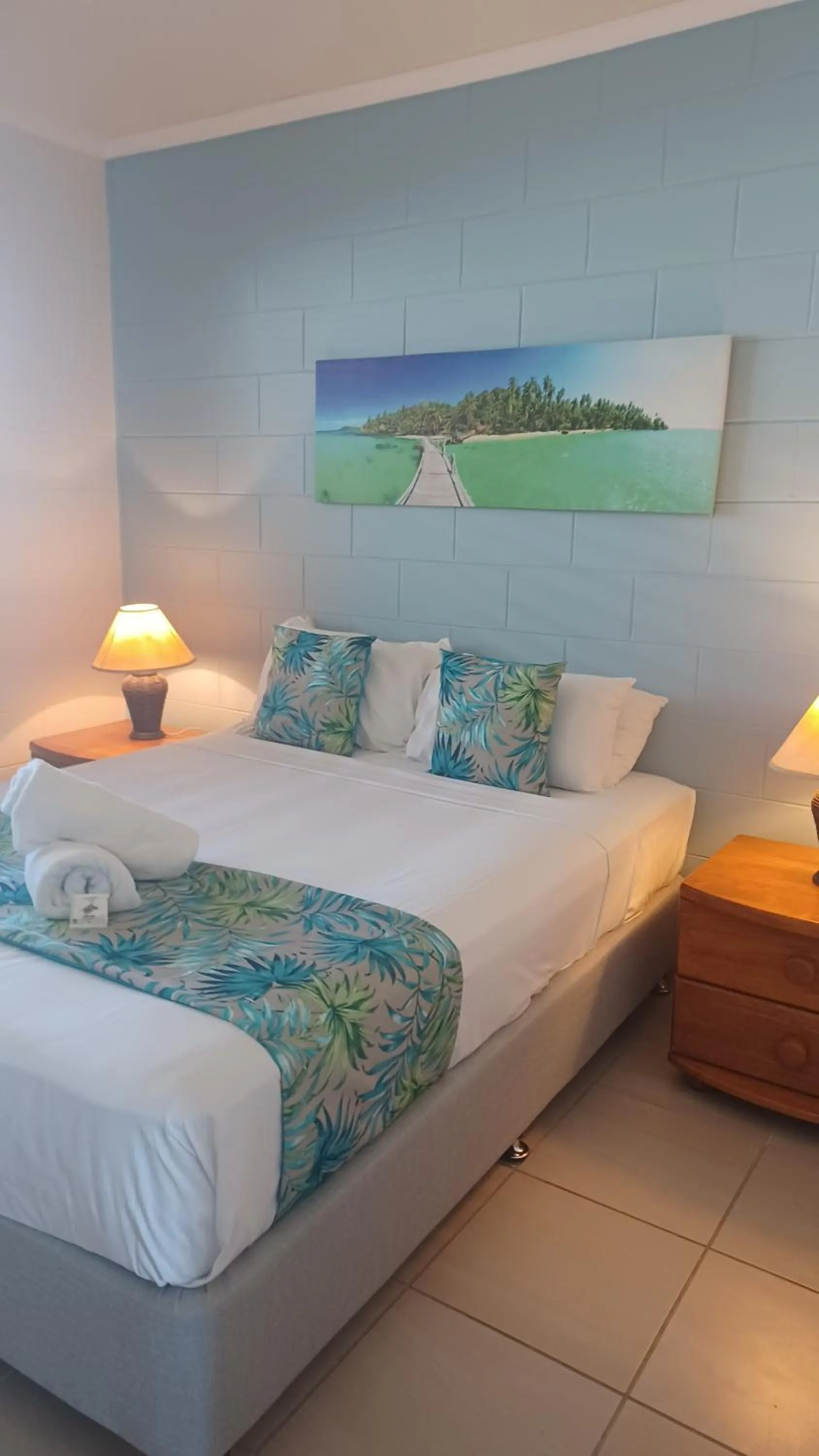 Bed in Whitsunday Waterfront Apartments