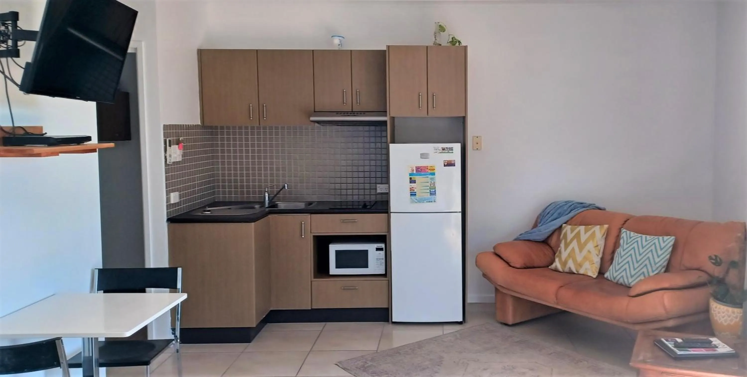 Kitchen or kitchenette in Whitsunday Waterfront Apartments
