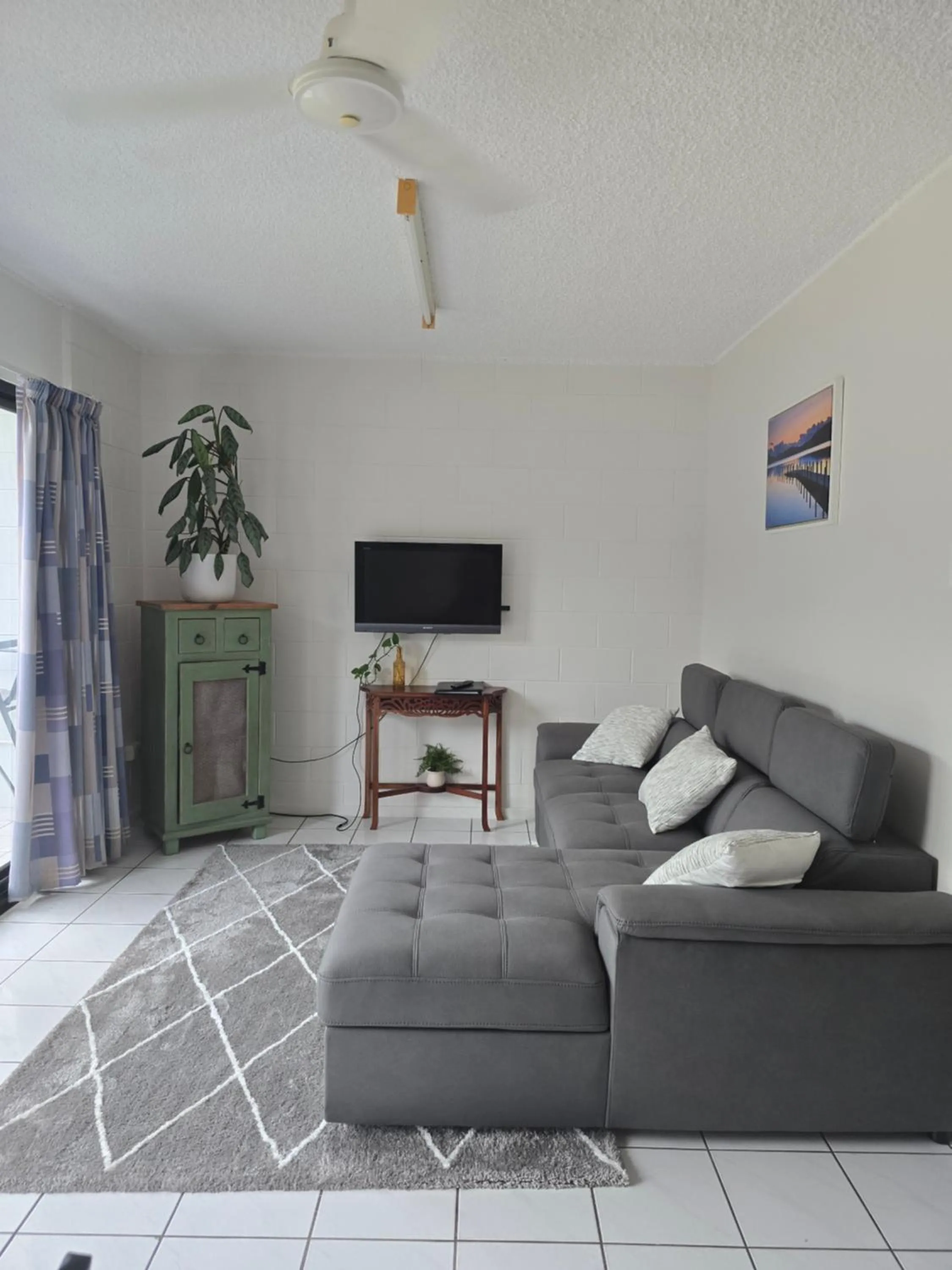 TV and multimedia in Whitsunday Waterfront Apartments