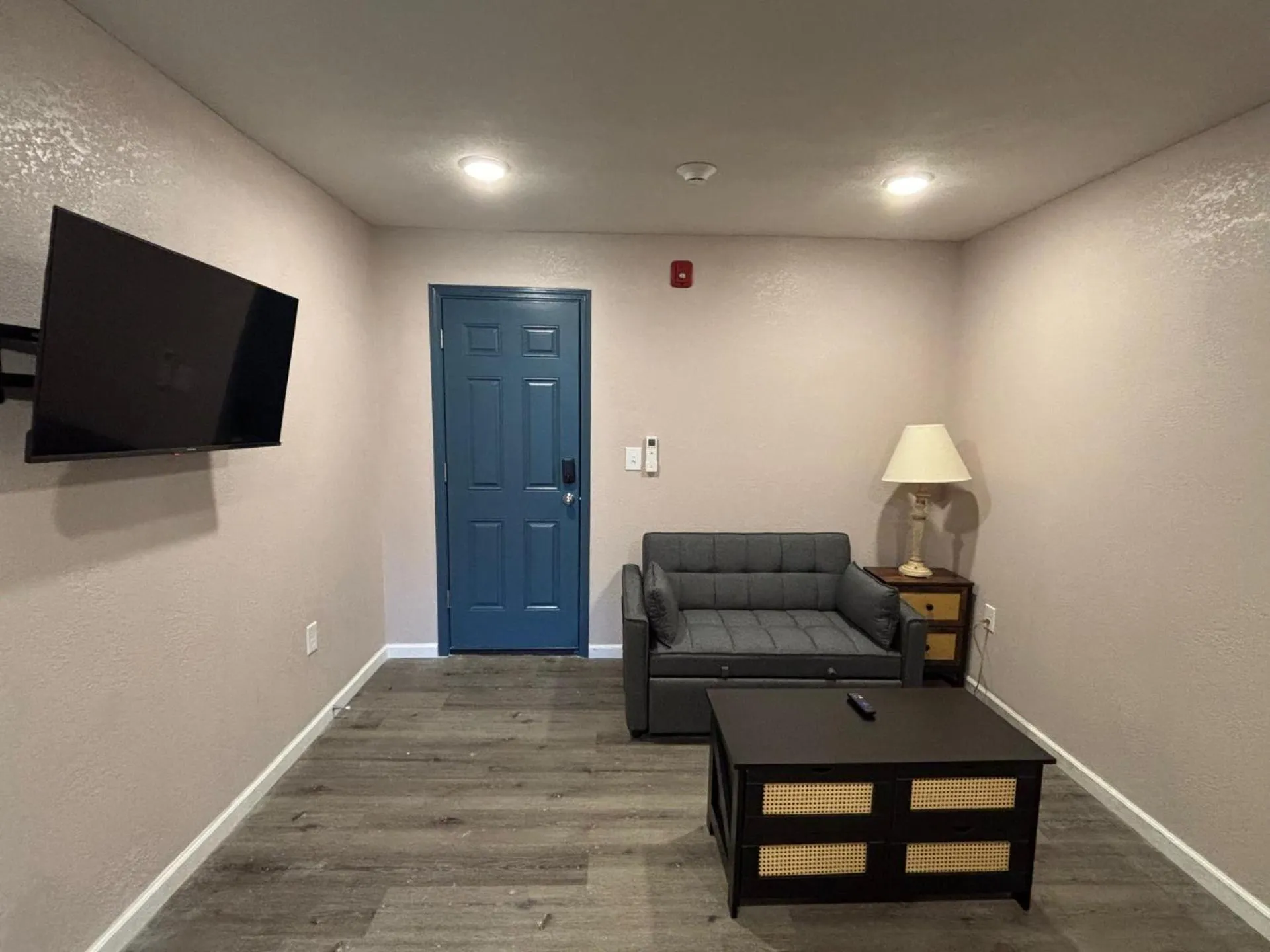 Living room in Four Seasons Lodging