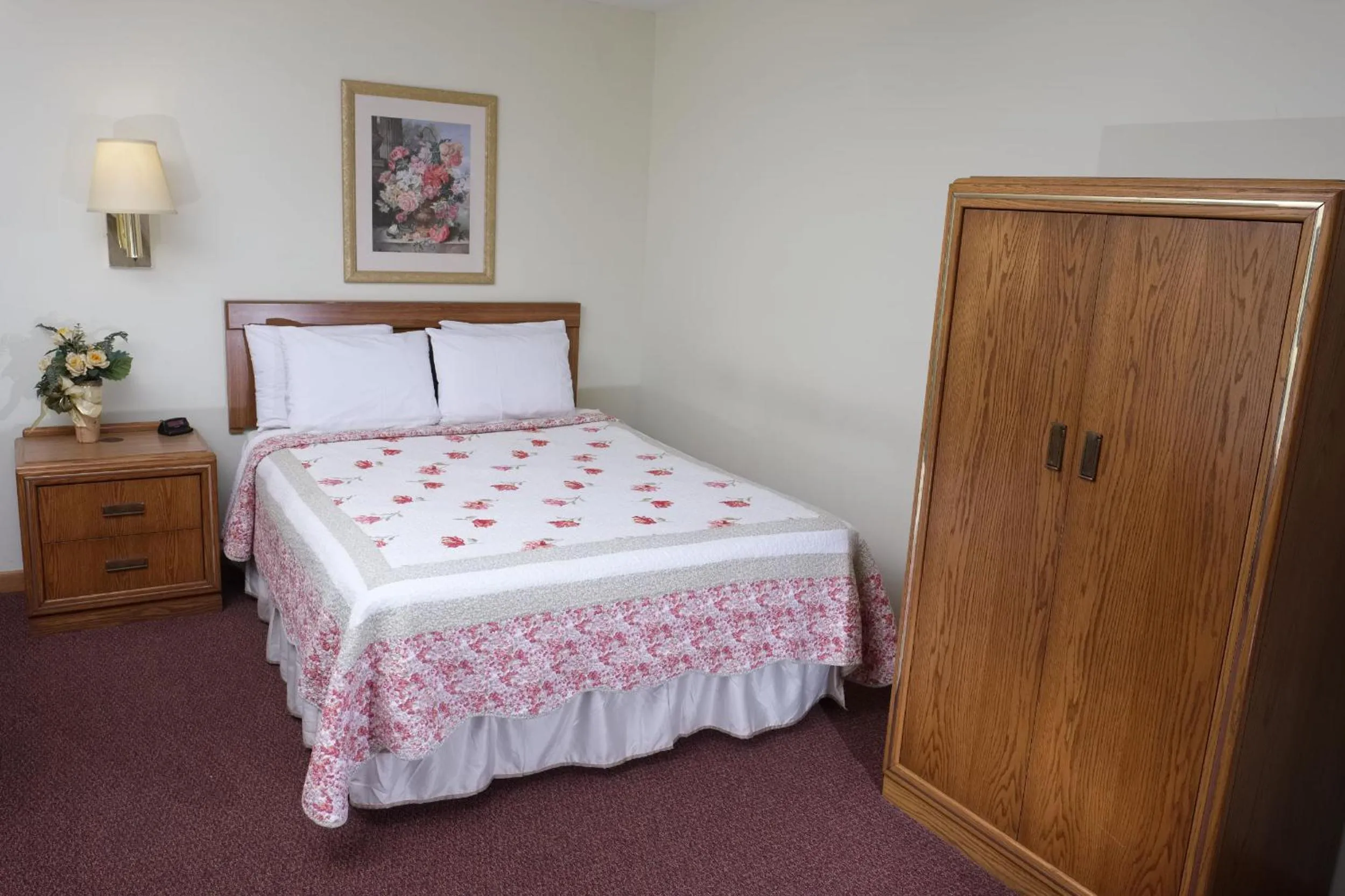 Bedroom, Bed in Four Seasons Lodging