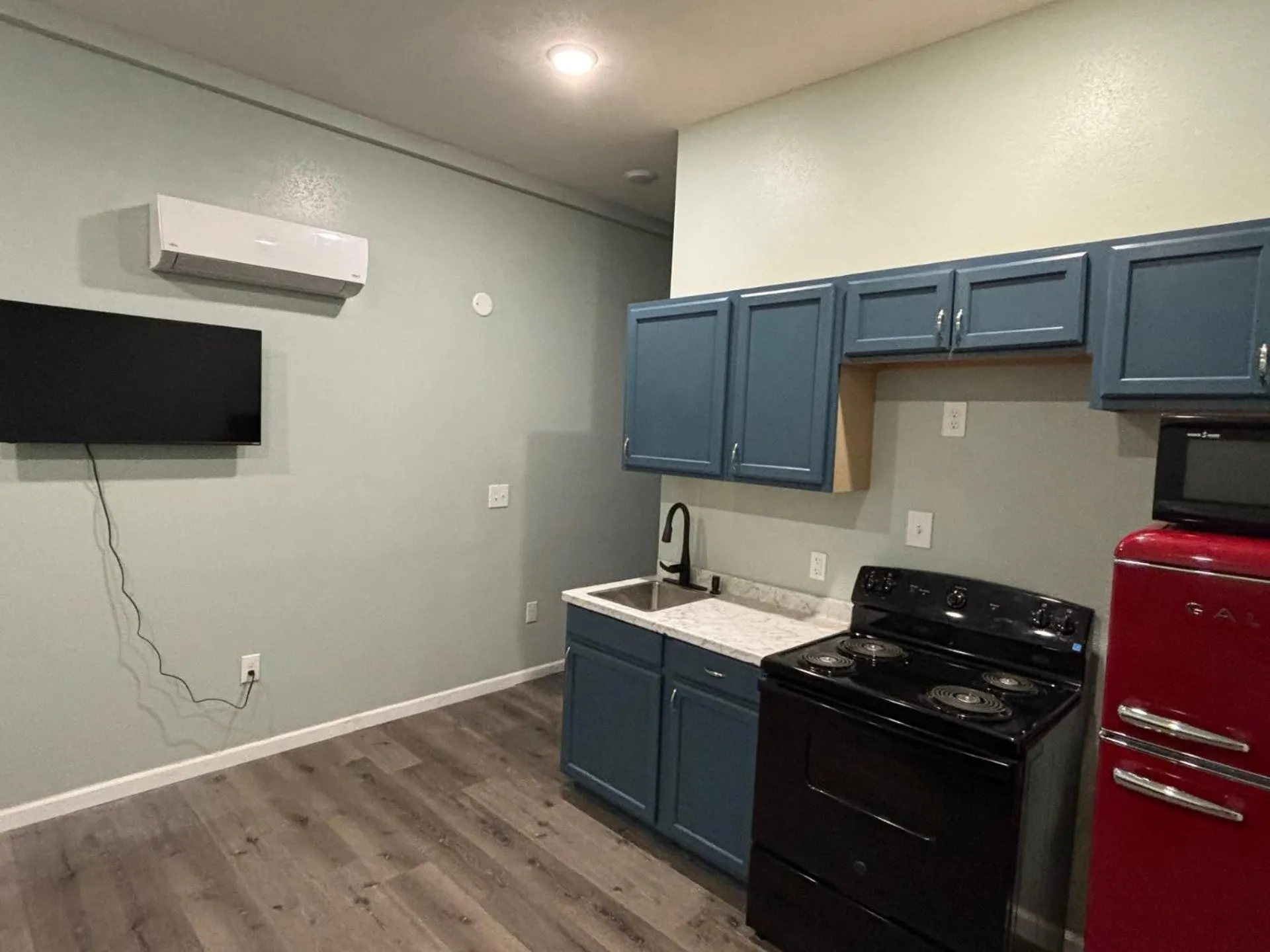 TV and multimedia in Four Seasons Lodging