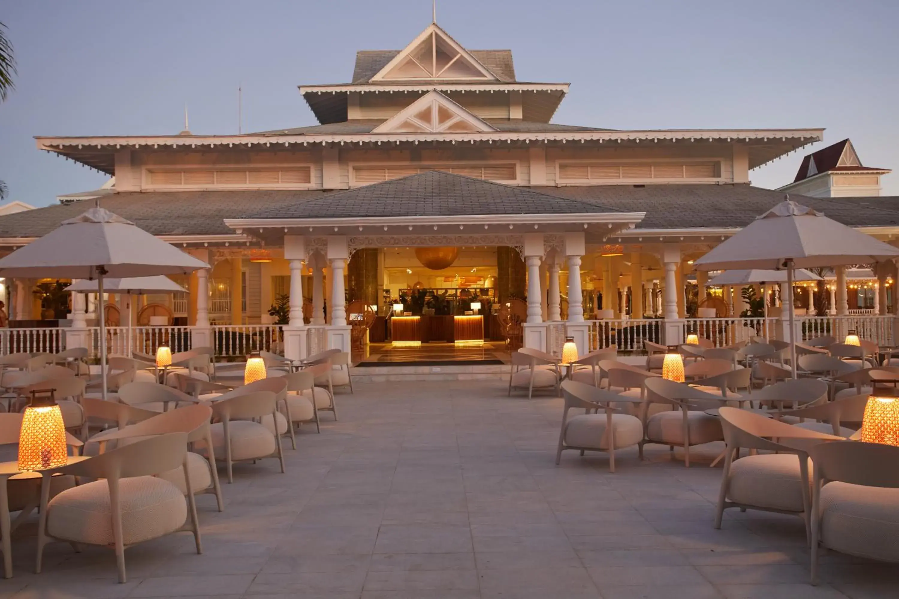 Property building in Bahia Principe Luxury Esmeralda All Inclusive - Newly Renovated Property building in Bahia Principe Luxury Esmeralda All Inclusive - Newly Renovated