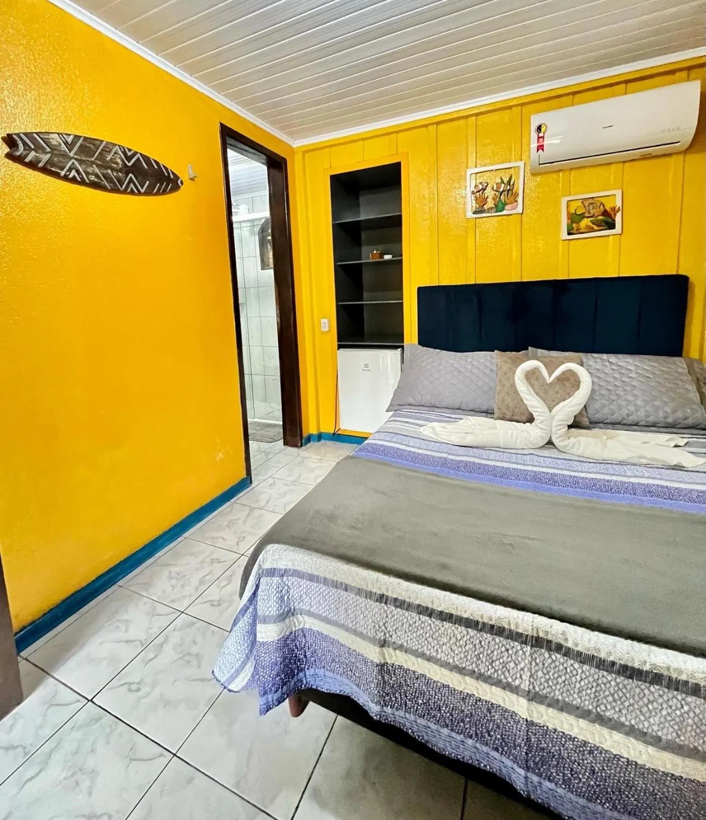 Photo of the whole room, Bed in Pousada & Camping Tubarão