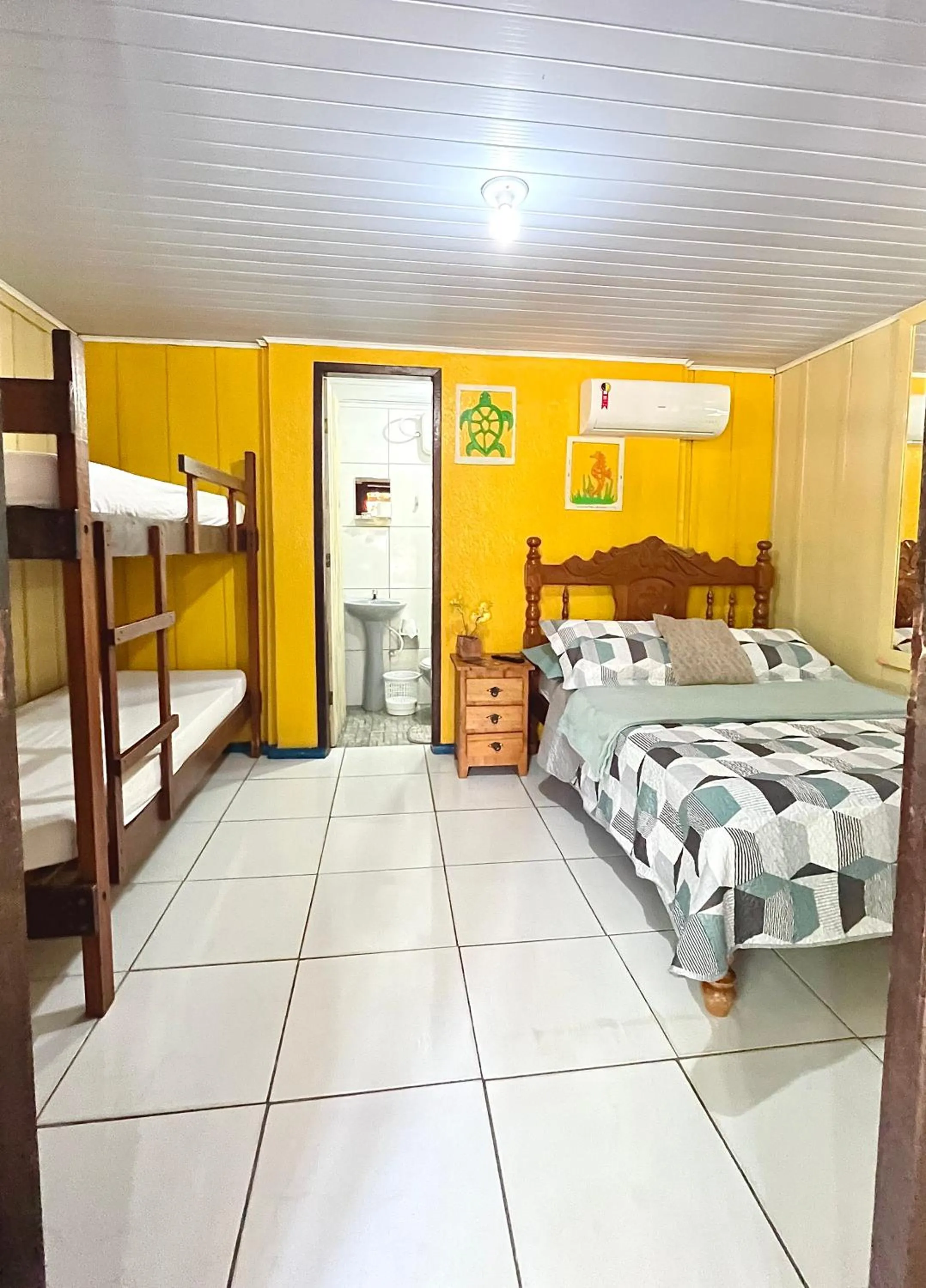 Photo of the whole room, Bed in Pousada & Camping Tubarão