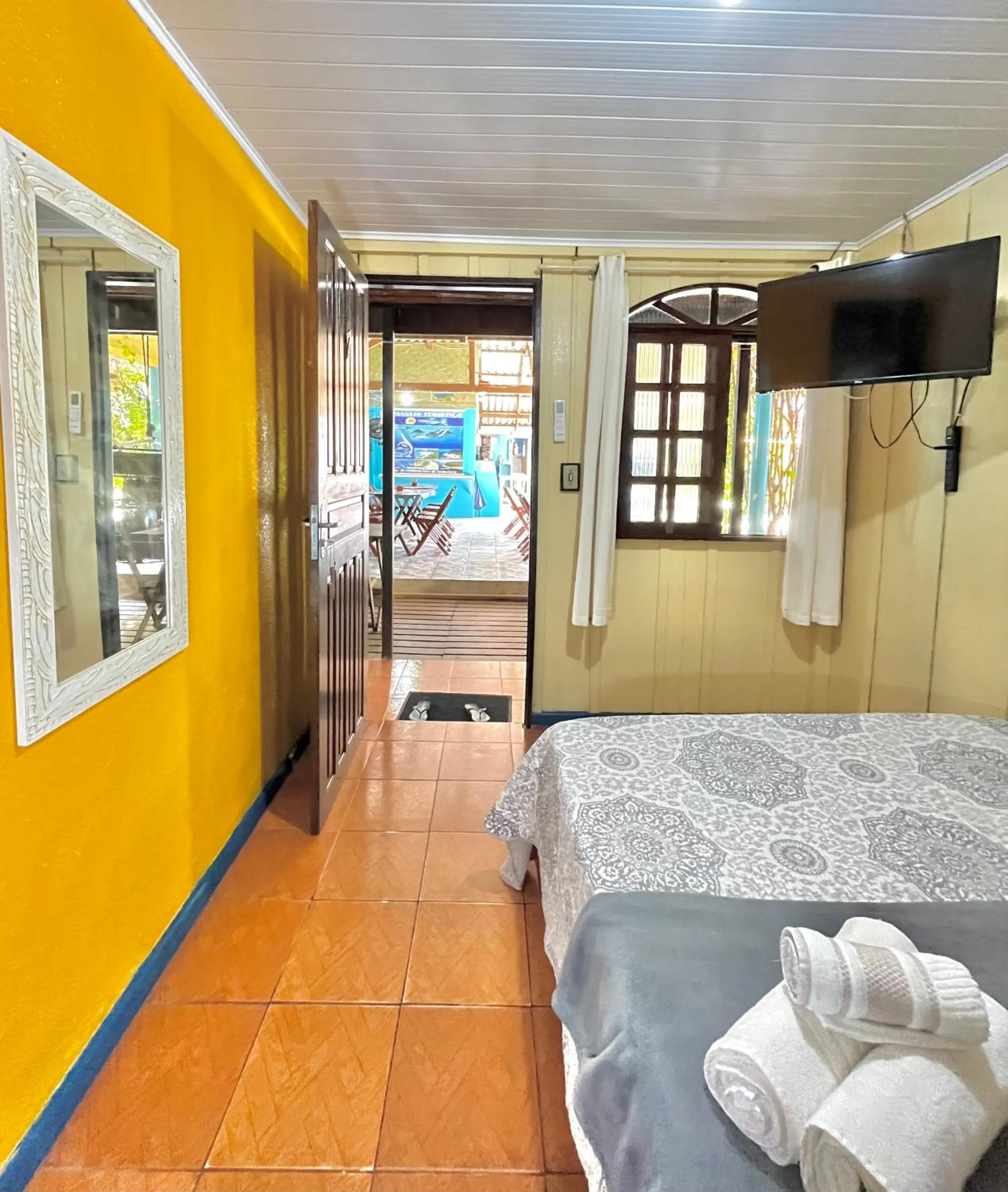 Photo of the whole room, Bed in Pousada & Camping Tubarão
