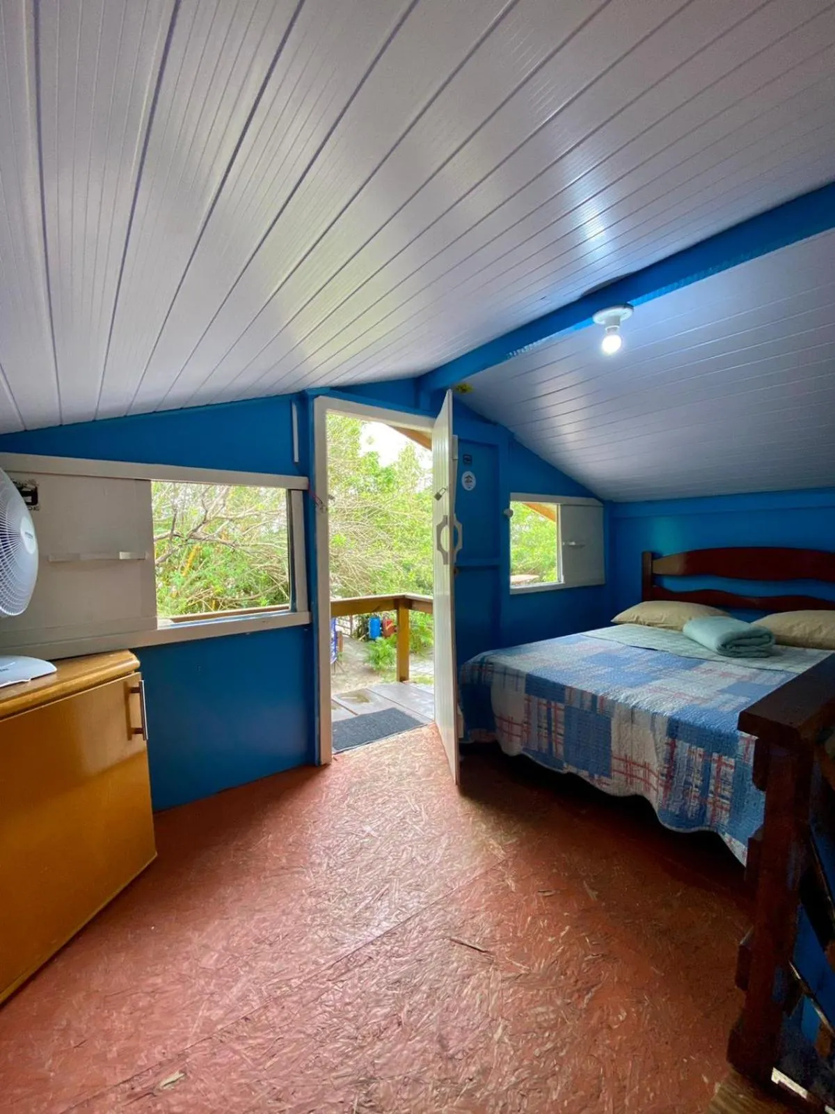 Photo of the whole room, Bed in Pousada & Camping Tubarão