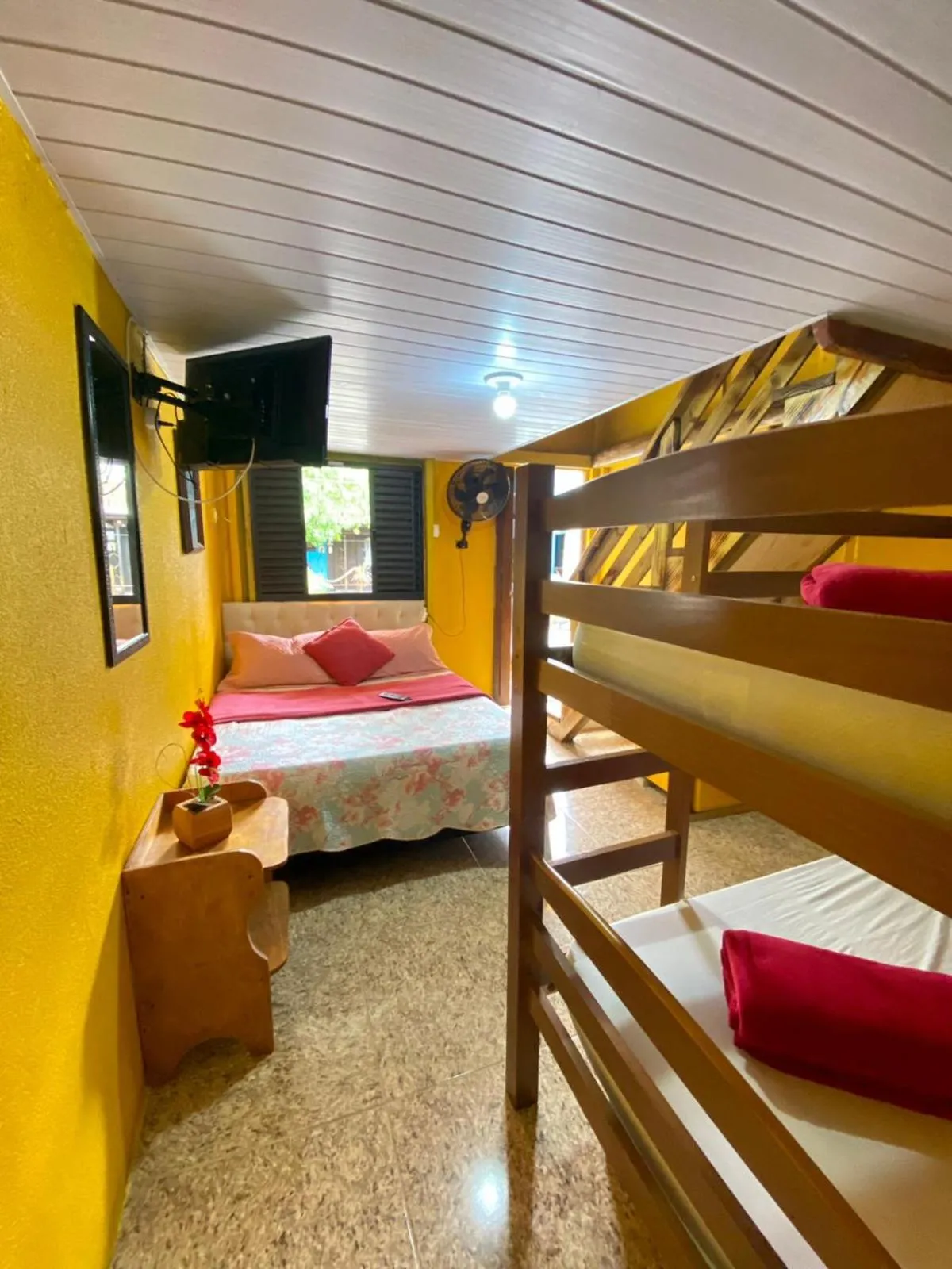 Photo of the whole room, Bed in Pousada & Camping Tubarão