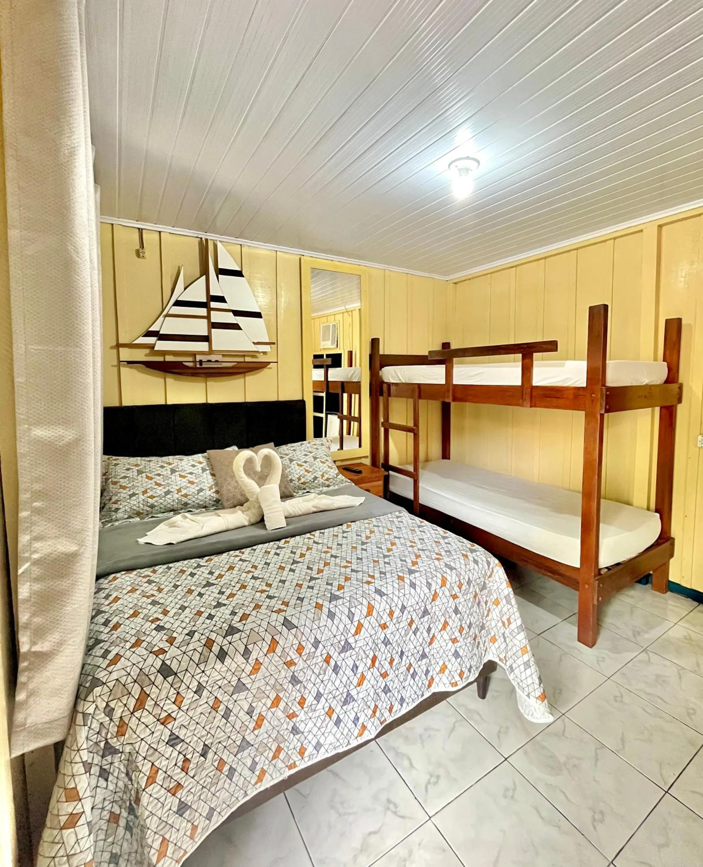 Photo of the whole room, Bed in Pousada & Camping Tubarão