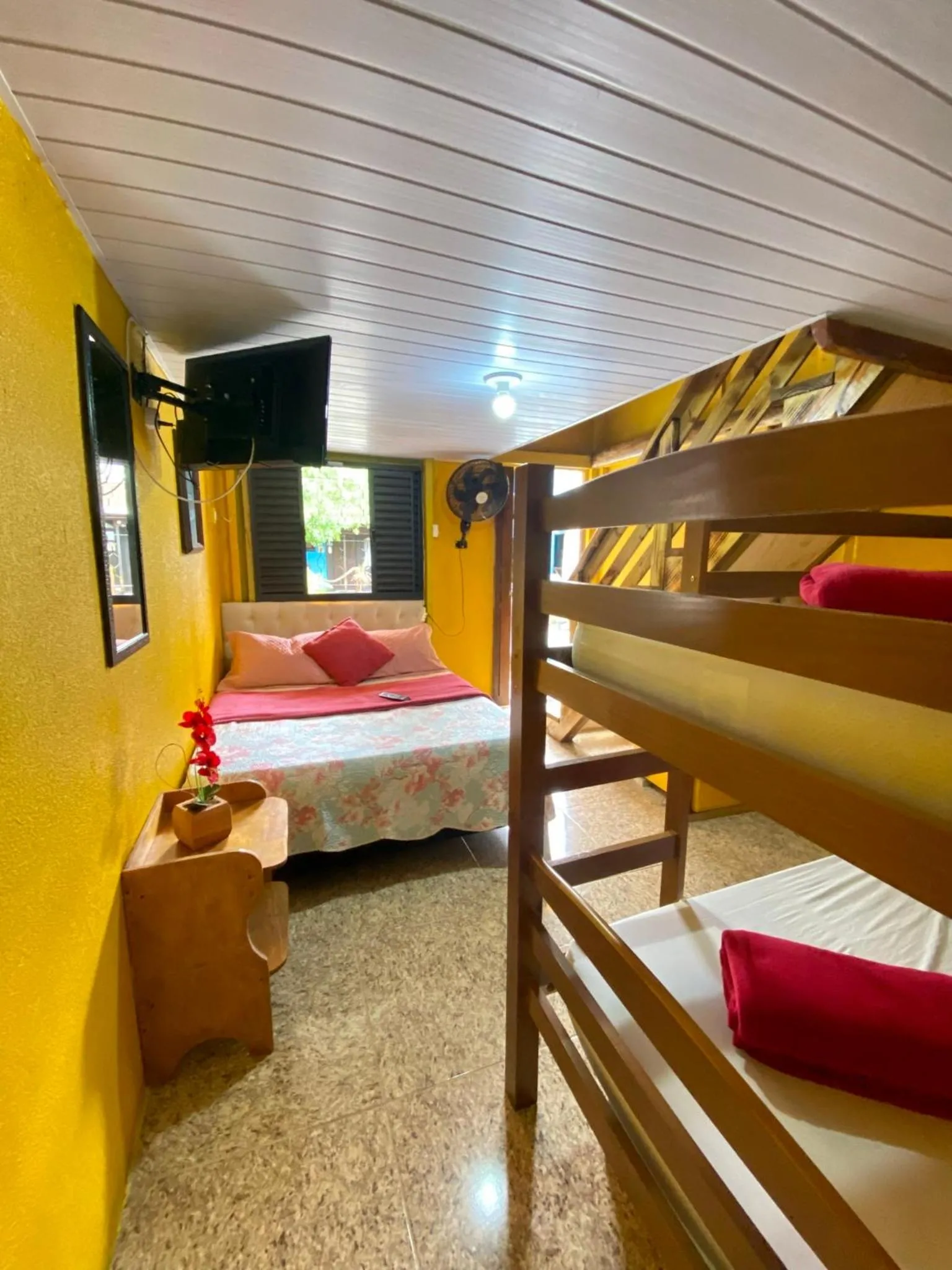 Photo of the whole room, Bed in Pousada & Camping Tubarão