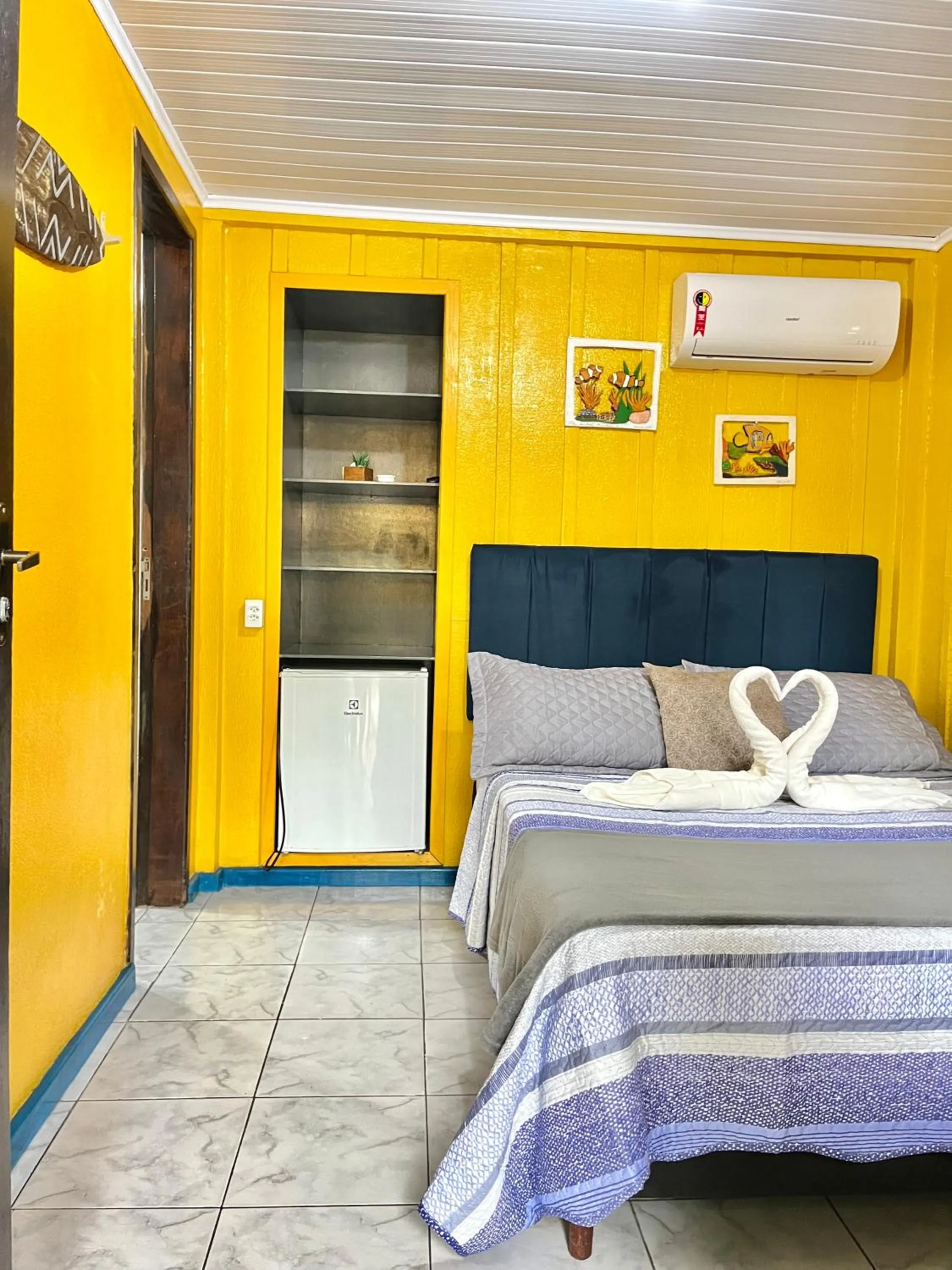 air conditioner, Bed in Pousada & Camping Tubarão