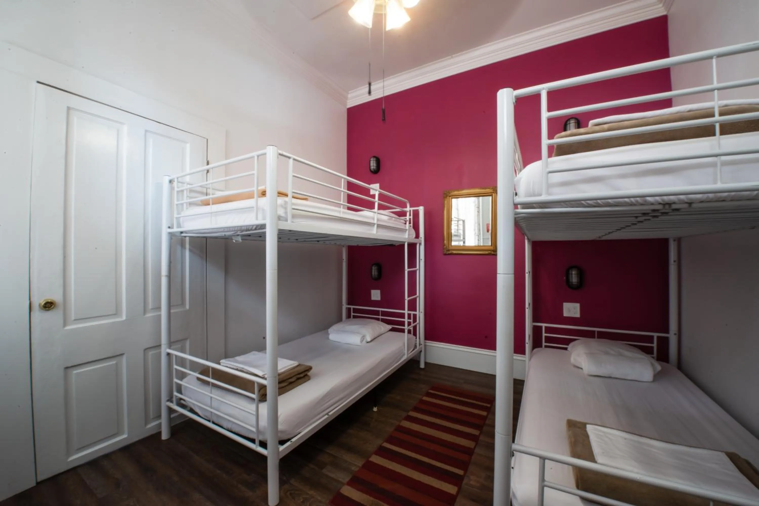 Bed in HOSTEL Auberge NOLA