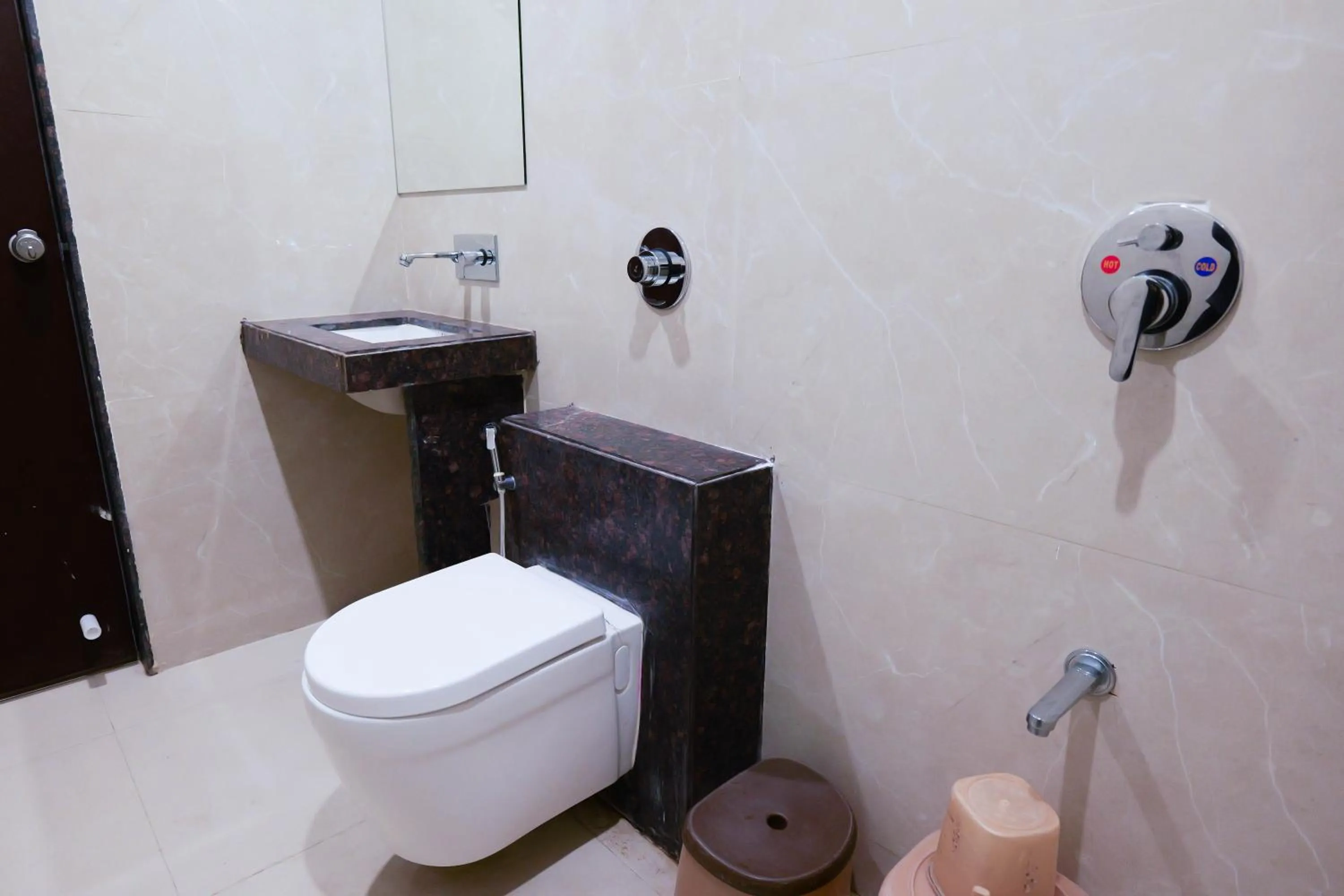 Bathroom in Hotel Laxmibai Palace- Only 300 miter from Sai Baba Temple!!!!