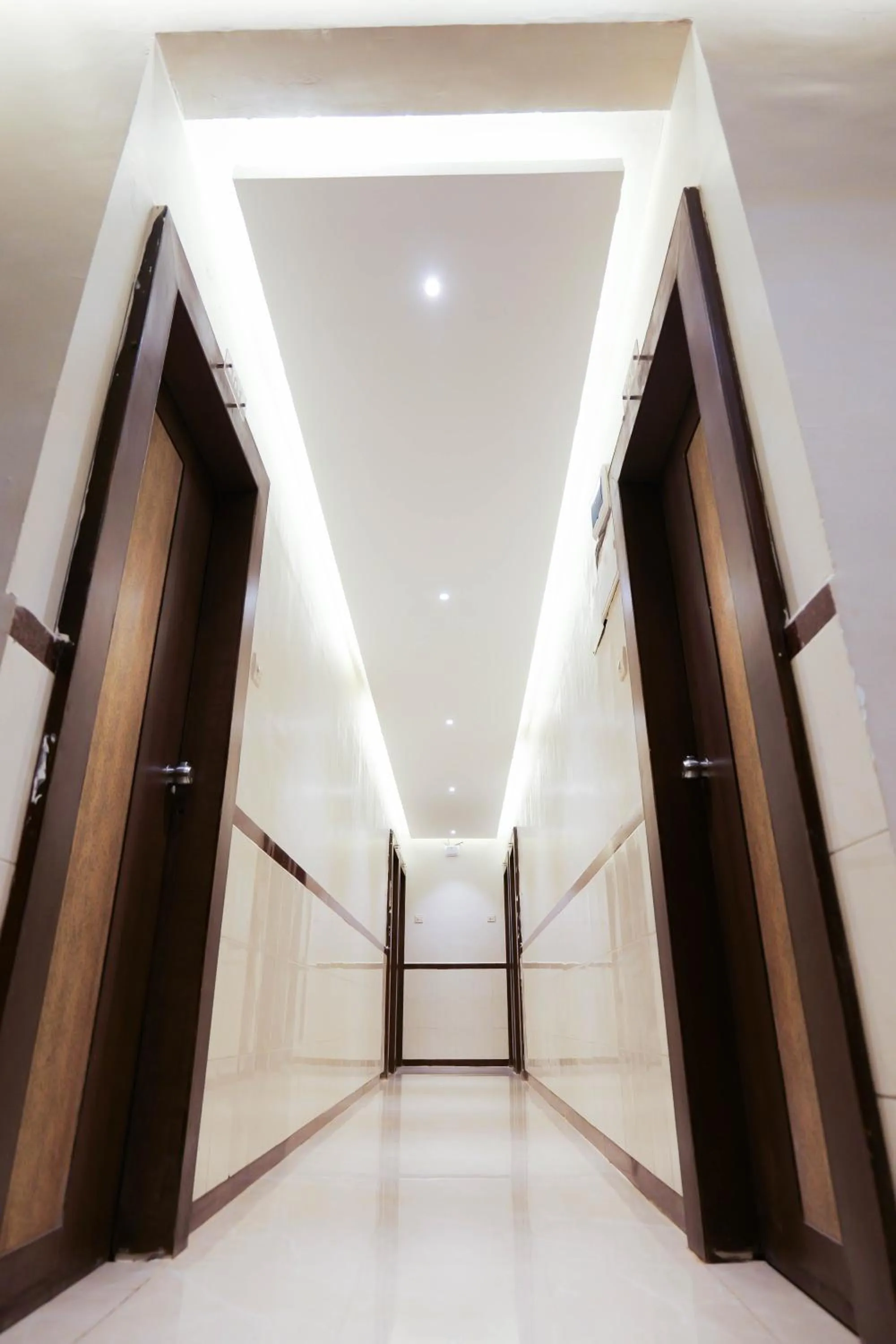 Property building in Hotel Laxmibai Palace- Only 300 miter from Sai Baba Temple!!!!