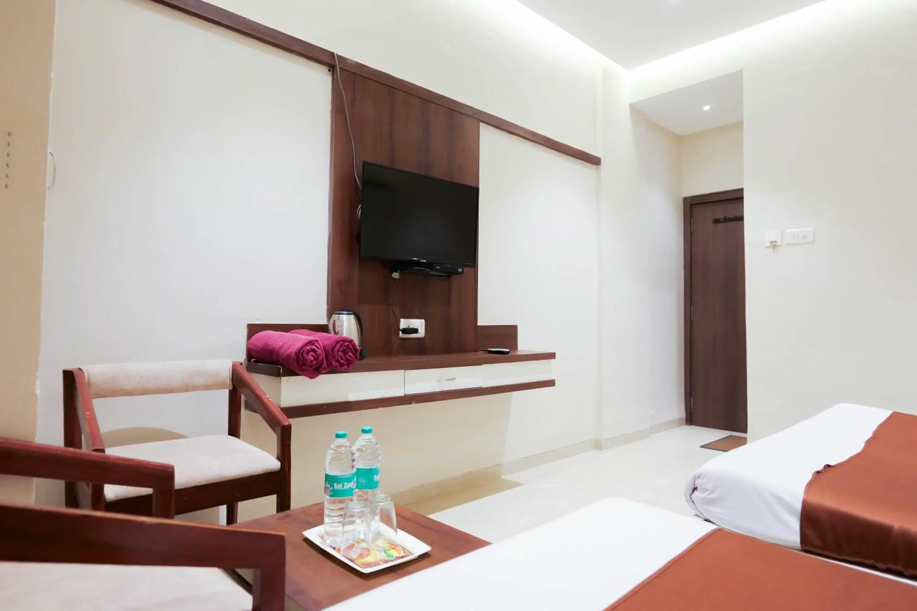 Seating area, Bed in Hotel Laxmibai Palace- Only 300 miter from Sai Baba Temple!!!! Seating area, Bed in Hotel Laxmibai Palace- Only 300 miter from Sai Baba Temple!!!!