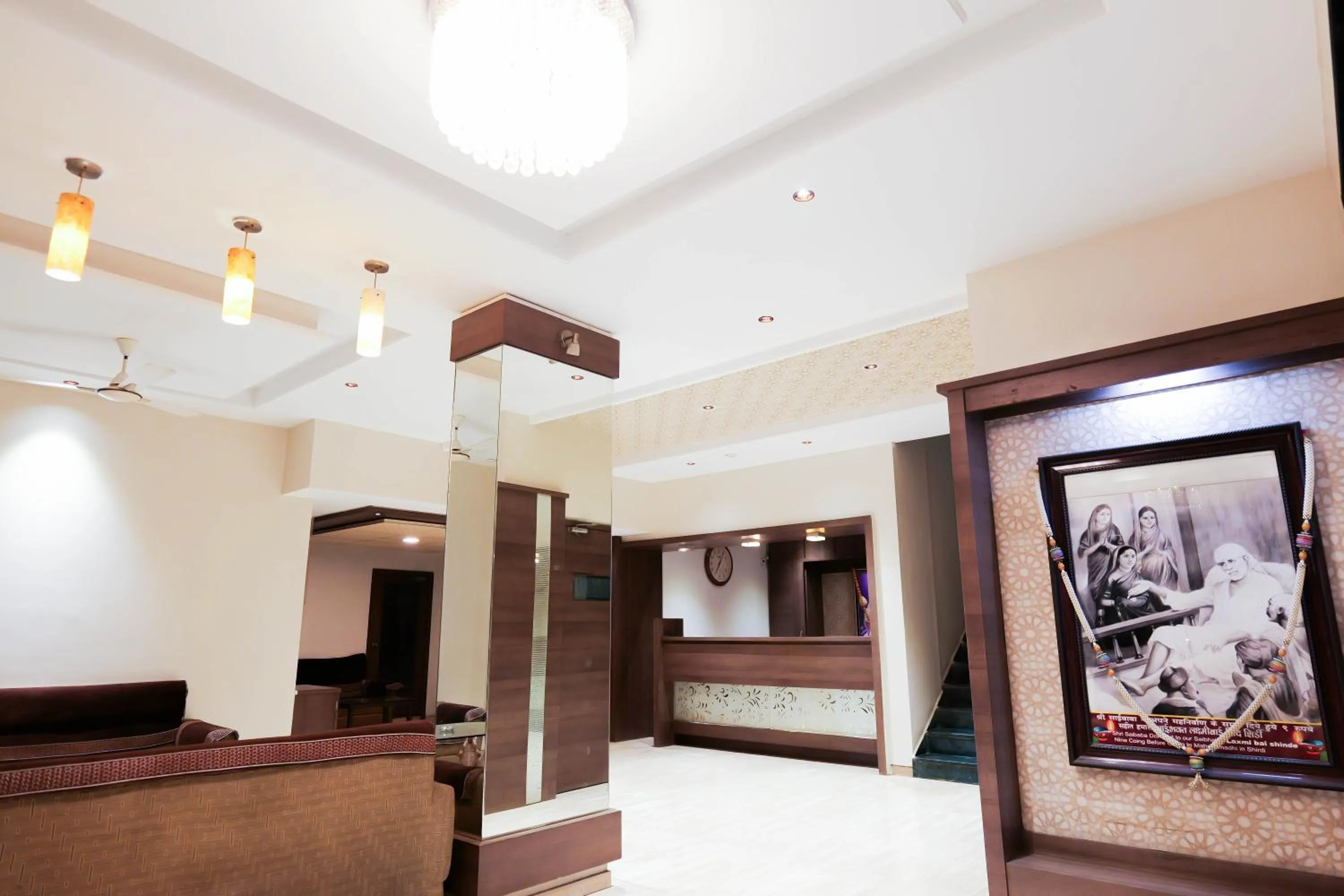 Lobby or reception, Bed in Hotel Laxmibai Palace- Only 300 miter from Sai Baba Temple!!!!