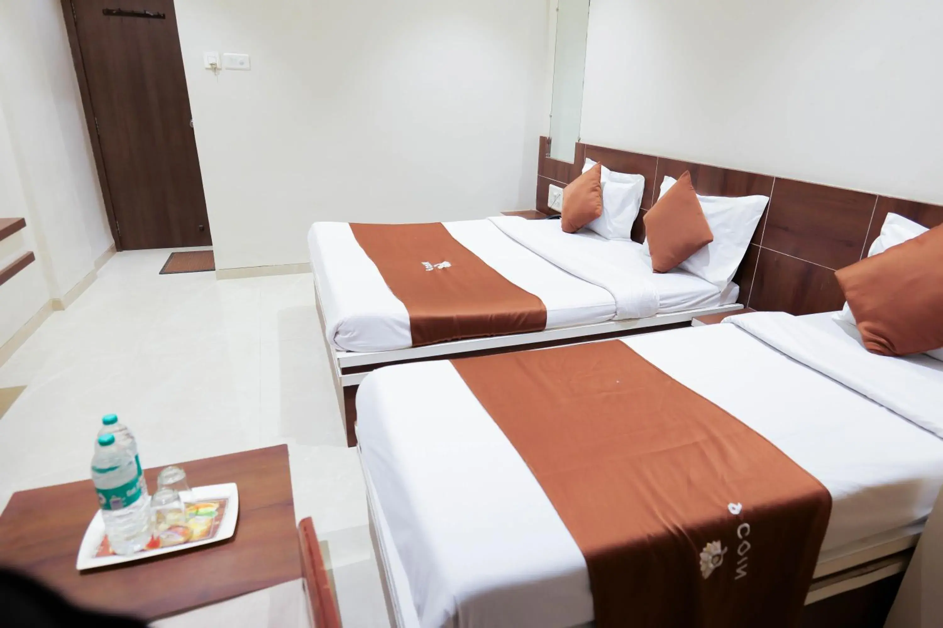 Bed in Hotel Laxmibai Palace- Only 300 miter from Sai Baba Temple!!!! Bed in Hotel Laxmibai Palace- Only 300 miter from Sai Baba Temple!!!!