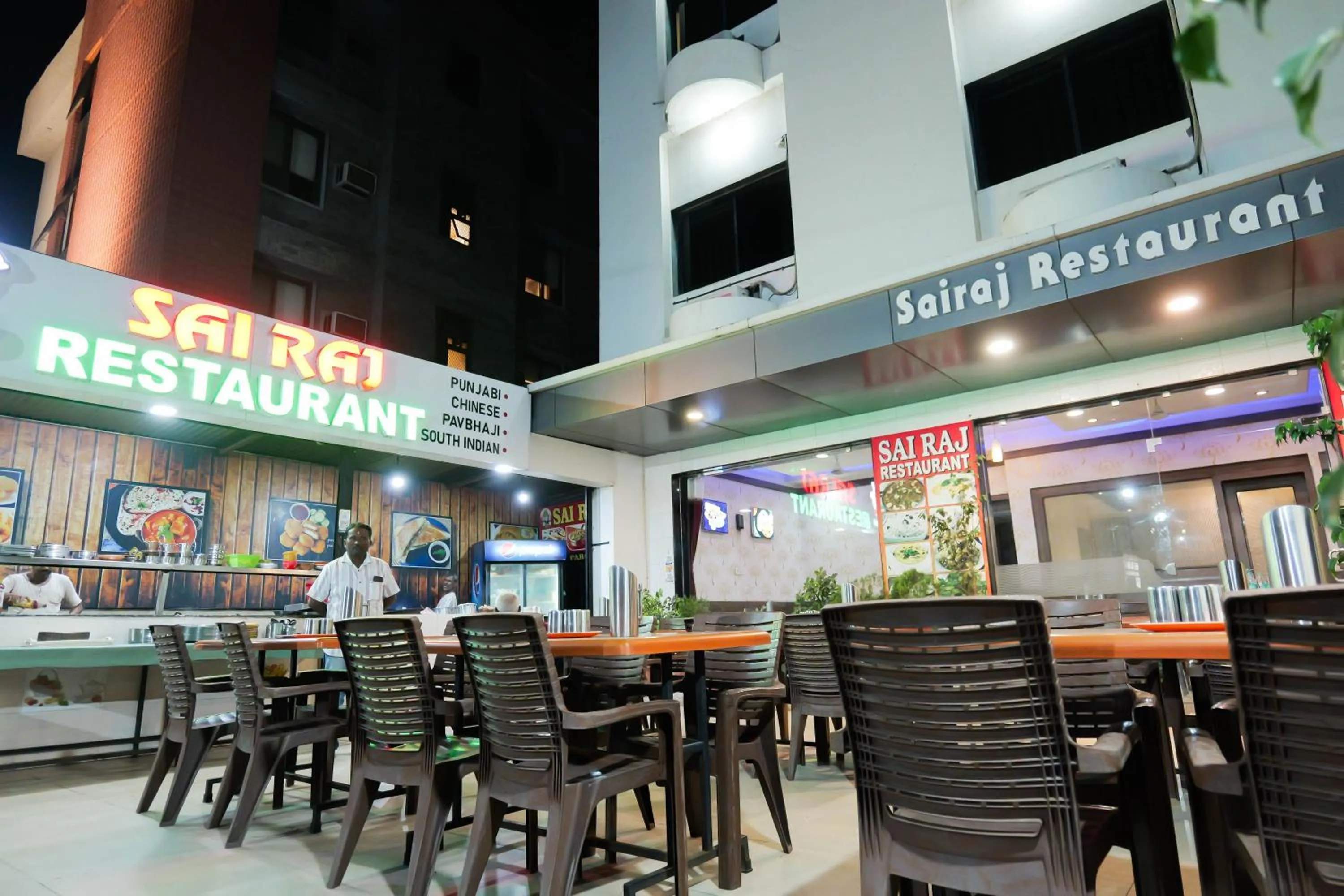 Restaurant/places to eat in Hotel Laxmibai Palace- Only 300 miter from Sai Baba Temple!!!!