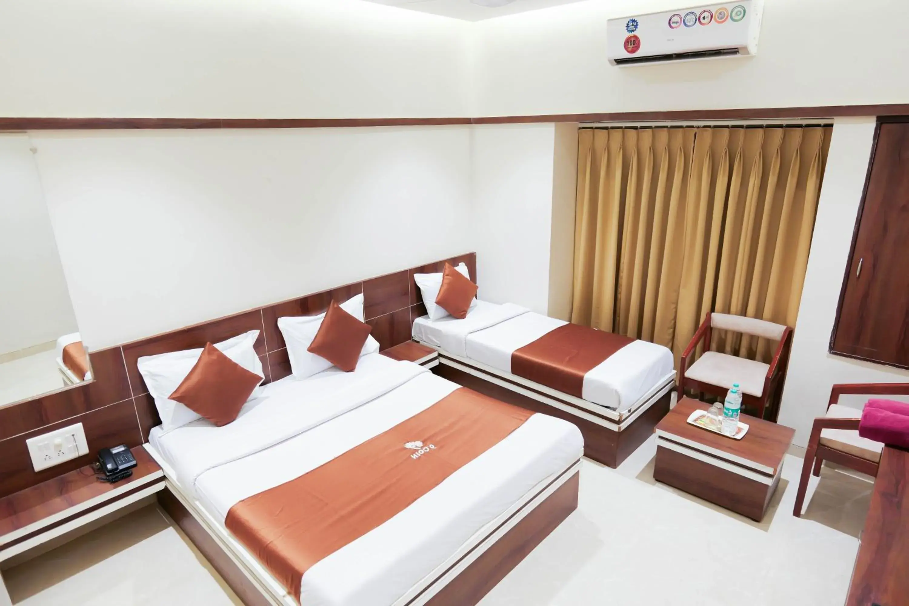 Bed in Hotel Laxmibai Palace- Only 300 miter from Sai Baba Temple!!!! Bed in Hotel Laxmibai Palace- Only 300 miter from Sai Baba Temple!!!!