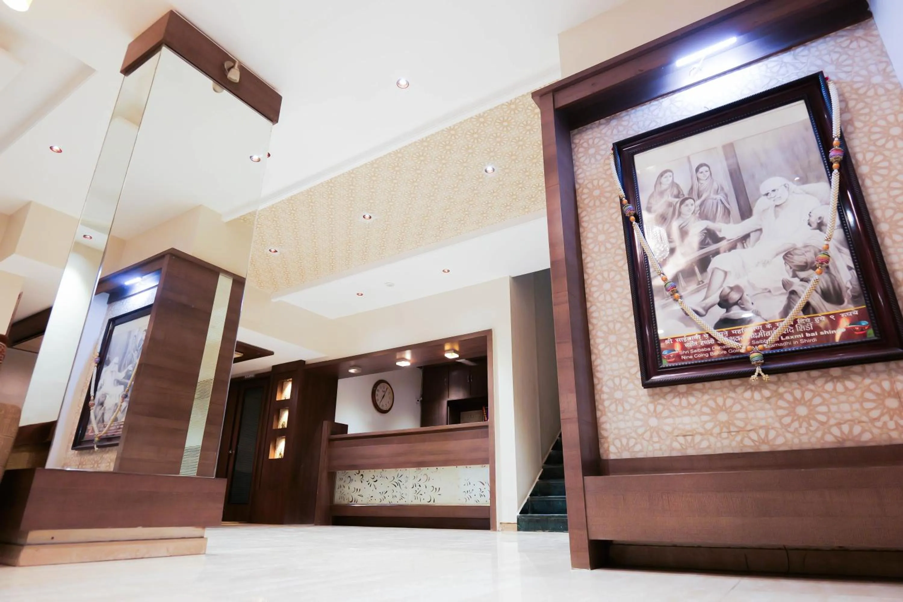 Lobby or reception in Hotel Laxmibai Palace- Only 300 miter from Sai Baba Temple!!!!