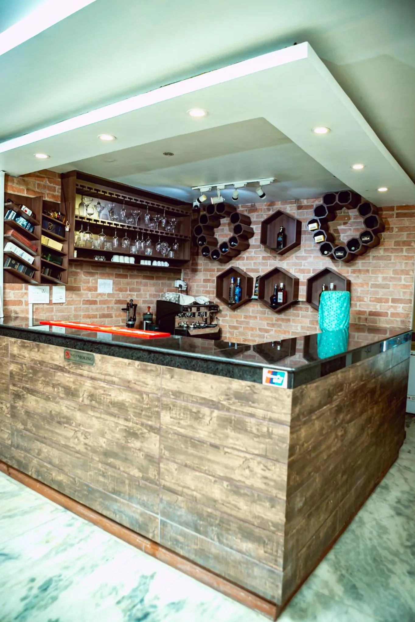 Restaurant/places to eat in Vannasut Hotel and Spa