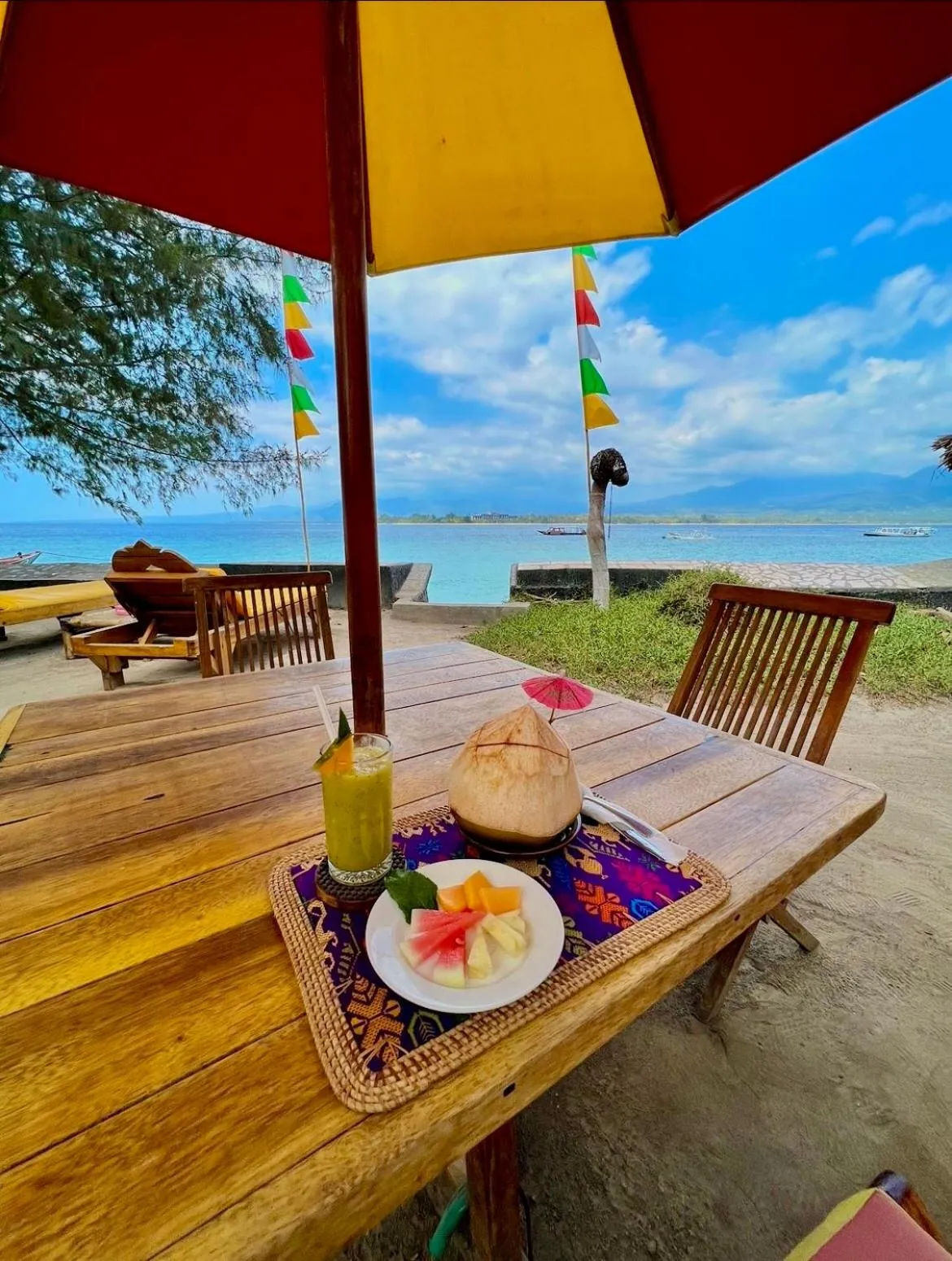 Restaurant/places to eat in Villa Bulan Madu Gili Air