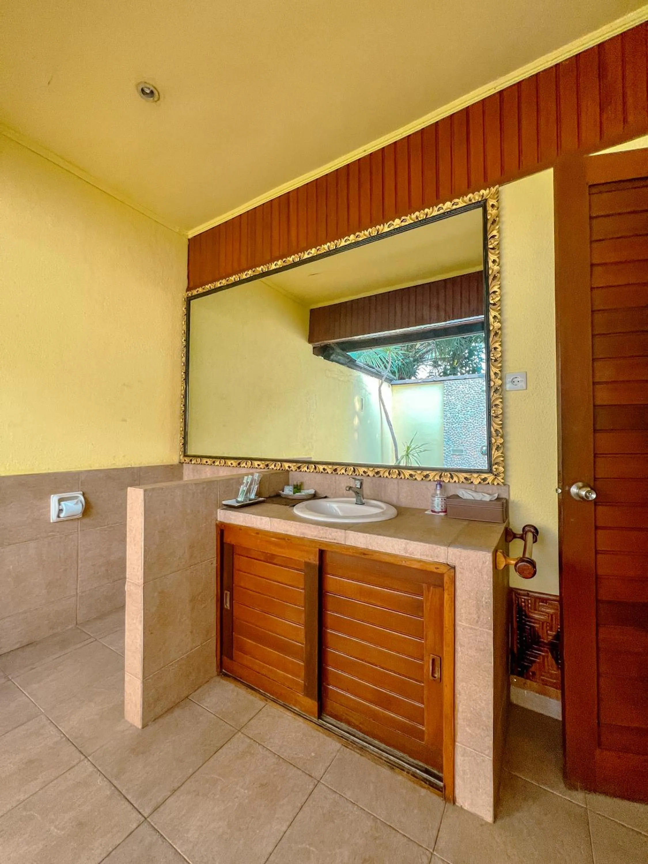 Bathroom in Villa Bulan Madu Gili Air